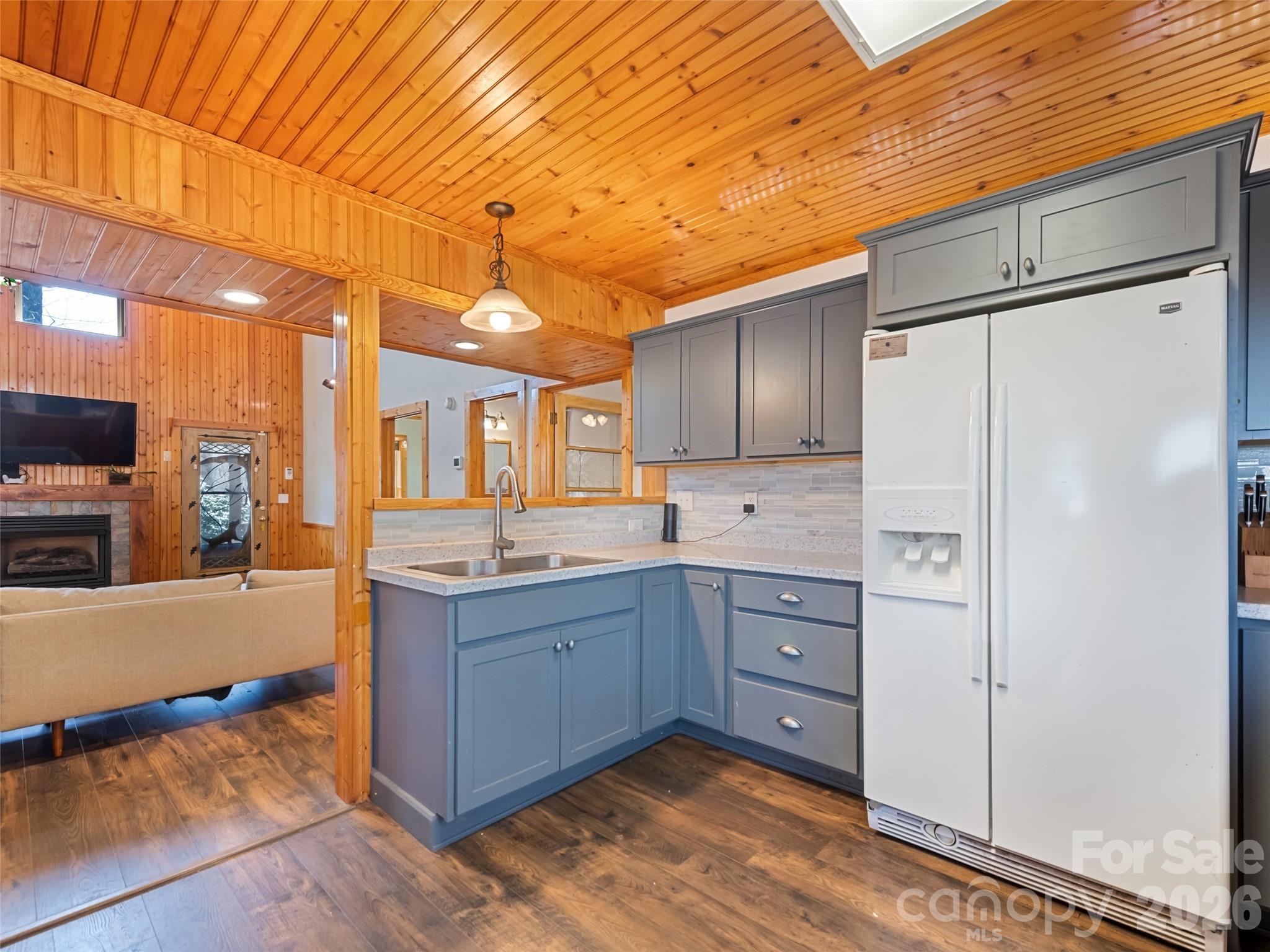 Kitchen - 401 Tipstill Cove, Waynesville