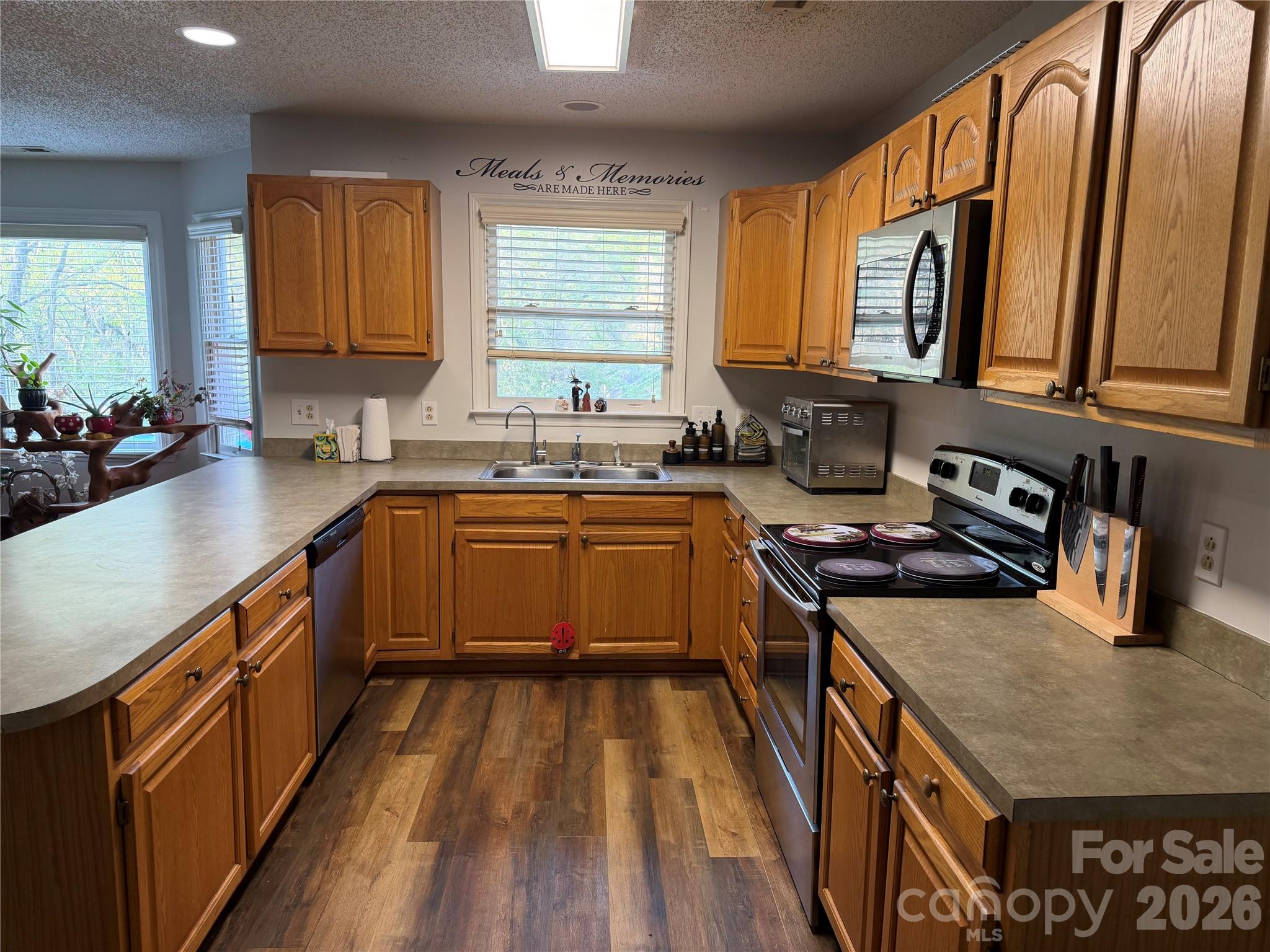 Single Family Residence at 7004 Forest Hills Drive, Denver, photo 4 of 14