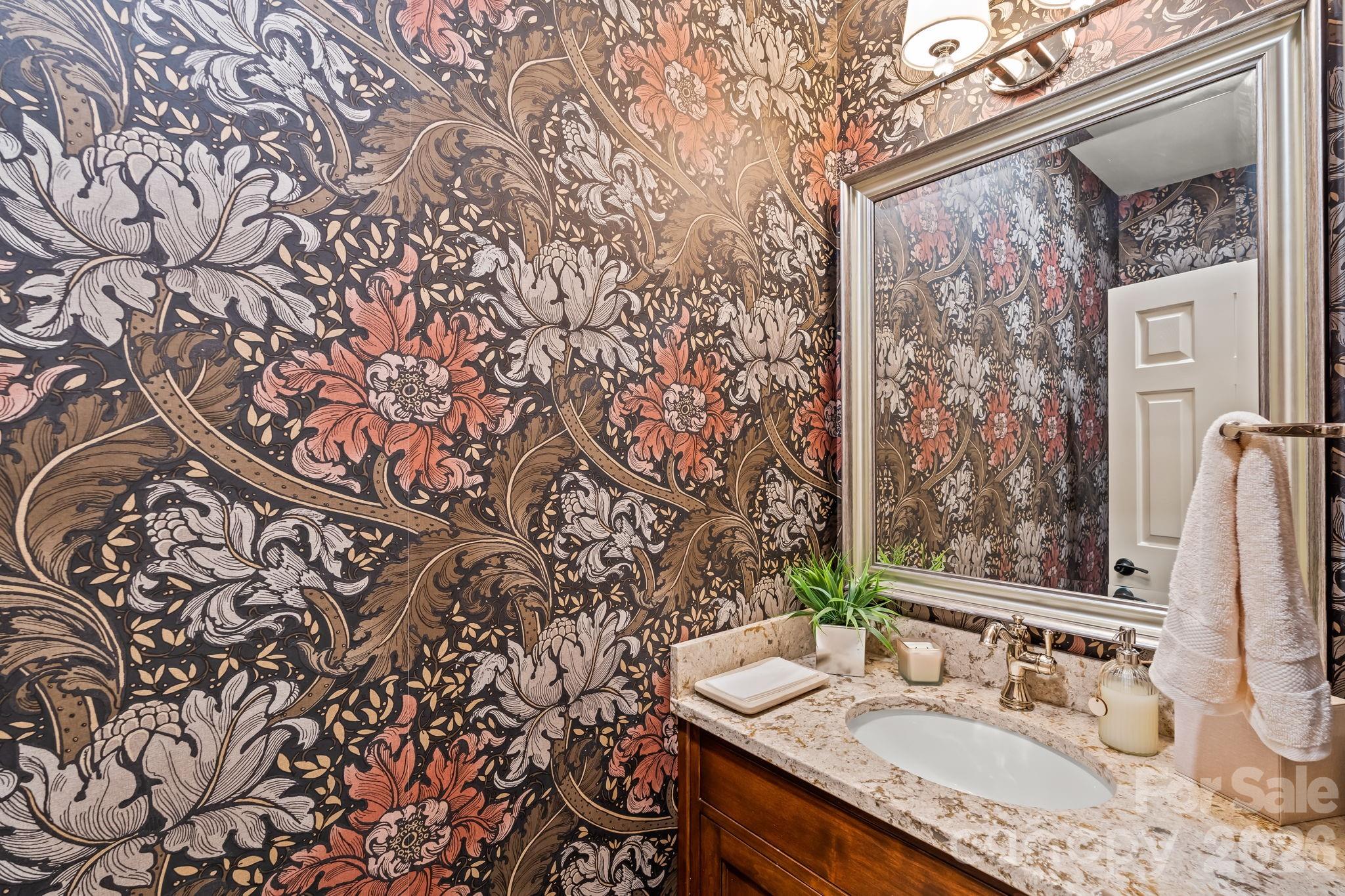 Main level powder room - 11555 Double Spring Road, Lewisville