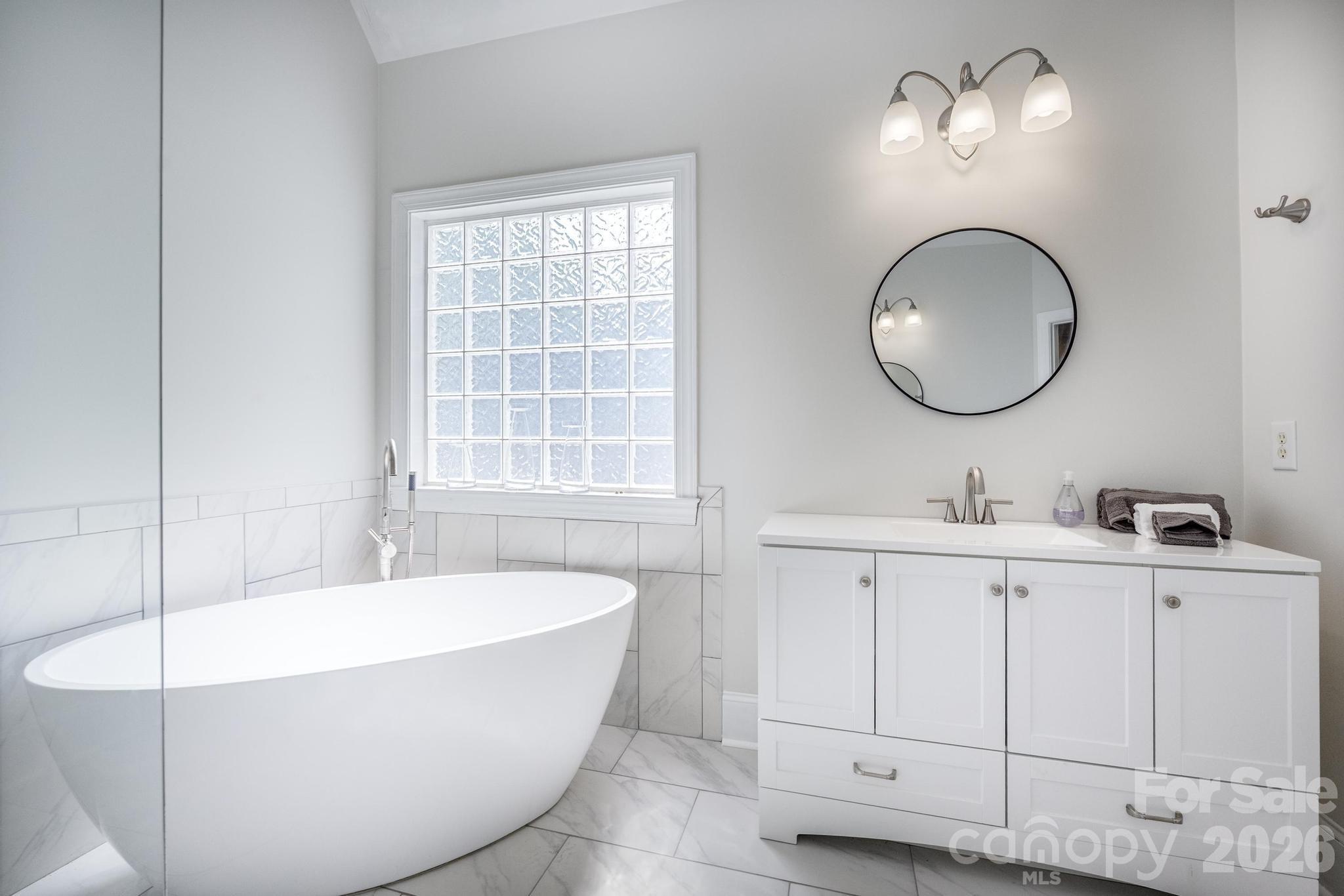Primary Bath w/Soaking Tub - 7867 Golf Course Drive N, Denver
