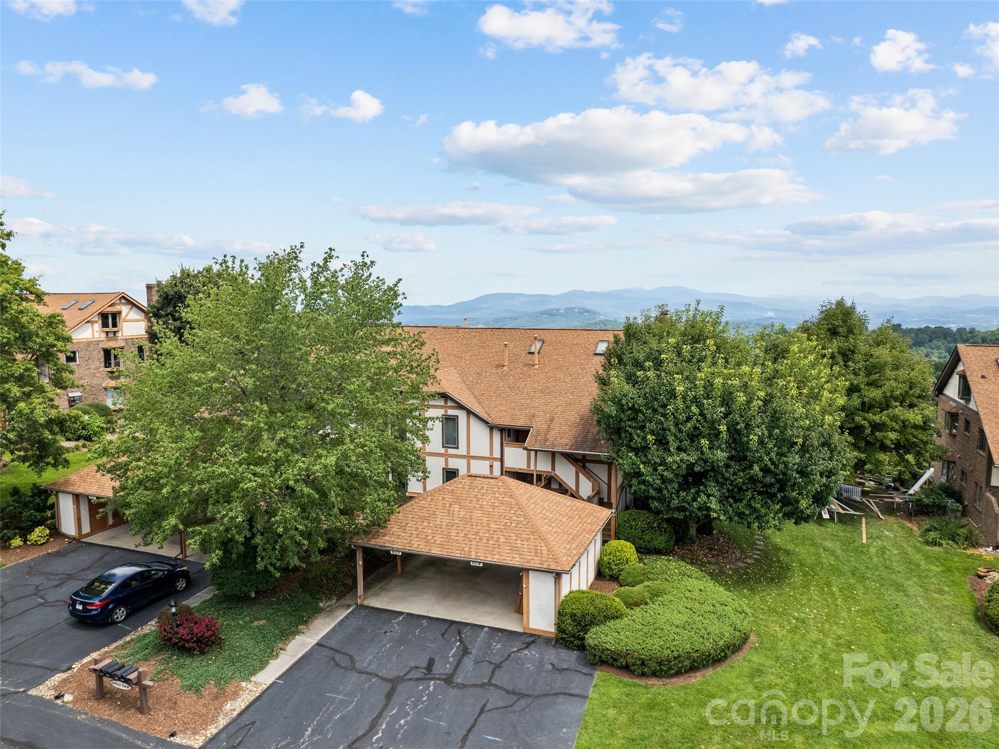Condominium at 602 Fleetwood Plaza, Hendersonville, photo 3 of 47