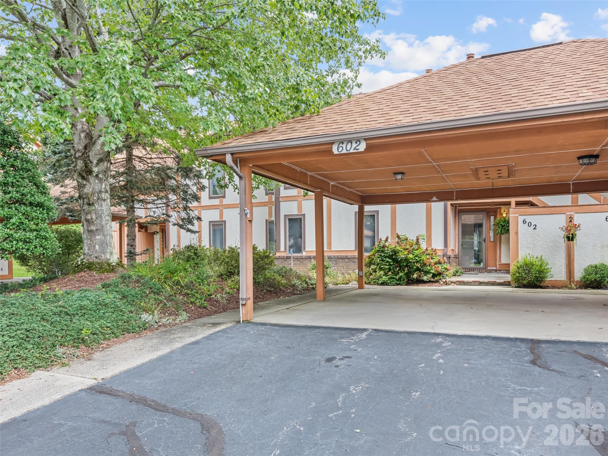 Condominium at 602 Fleetwood Plaza, Hendersonville, photo 6 of 47