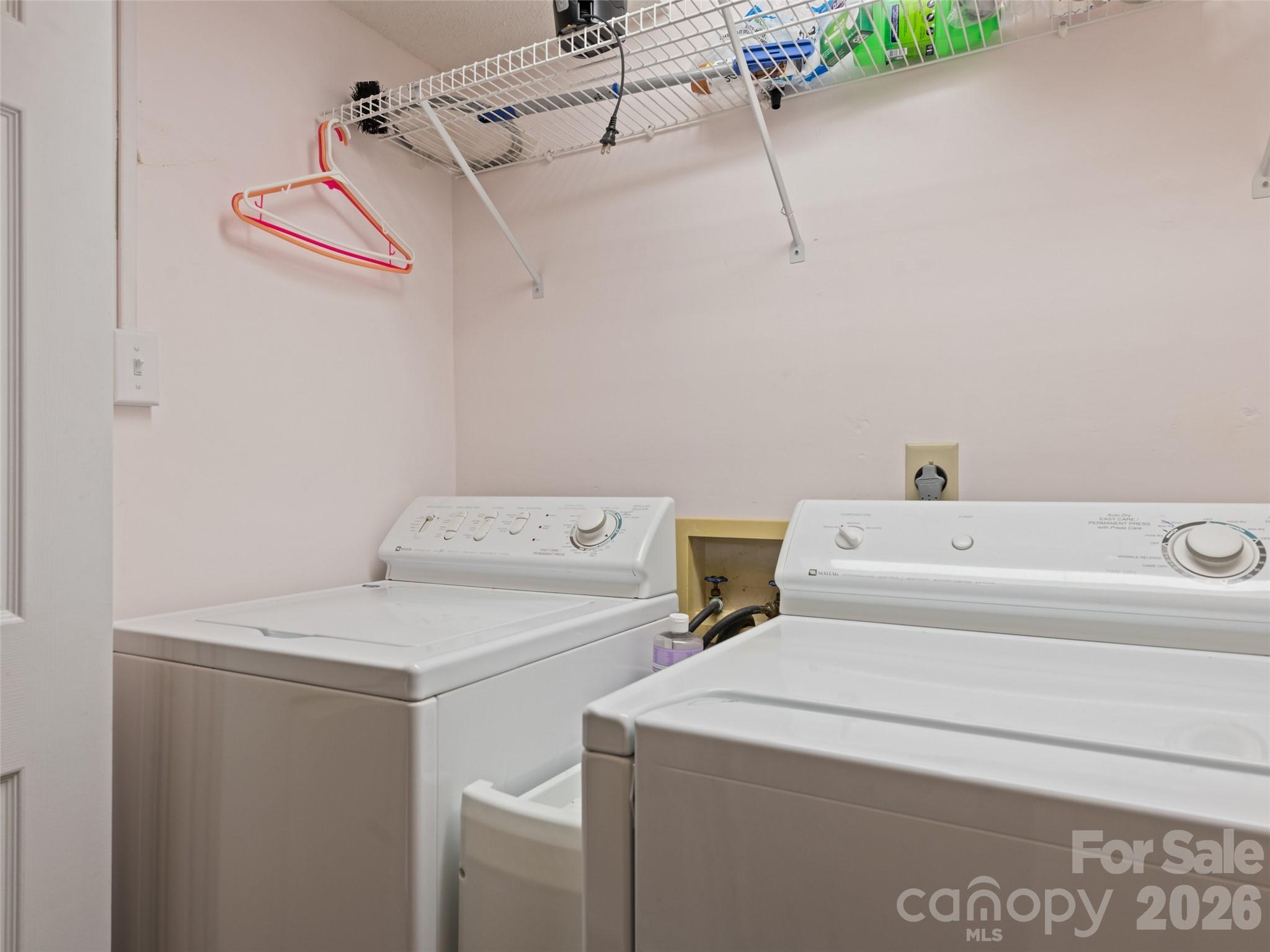 Main FL laundry - 602 Fleetwood Plaza, Hendersonville