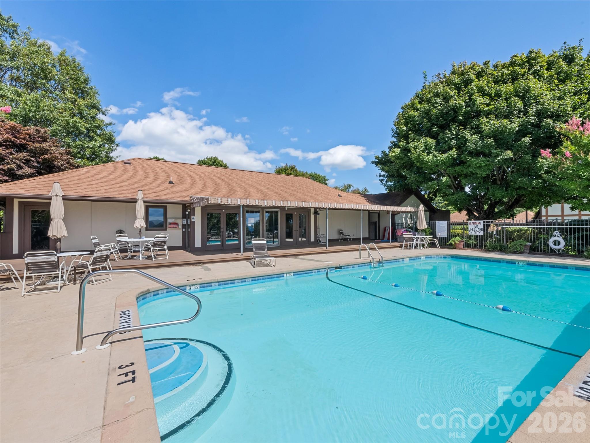 Community pool & Clubhouse - 602 Fleetwood Plaza, Hendersonville