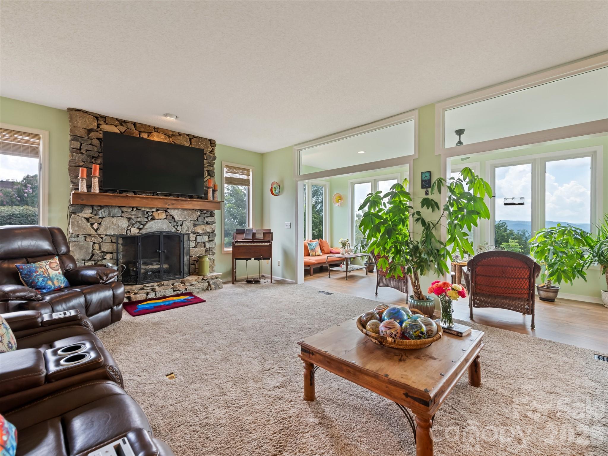 Condominium at 1401 Fleetwood Plaza, Hendersonville, photo 2 of 48