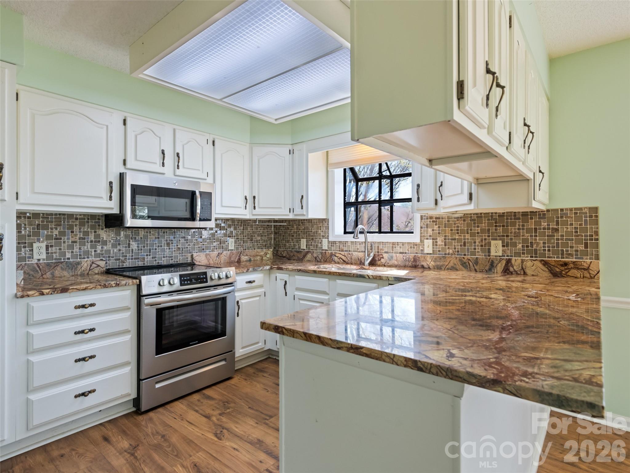 Condominium at 1401 Fleetwood Plaza, Hendersonville, photo 7 of 48