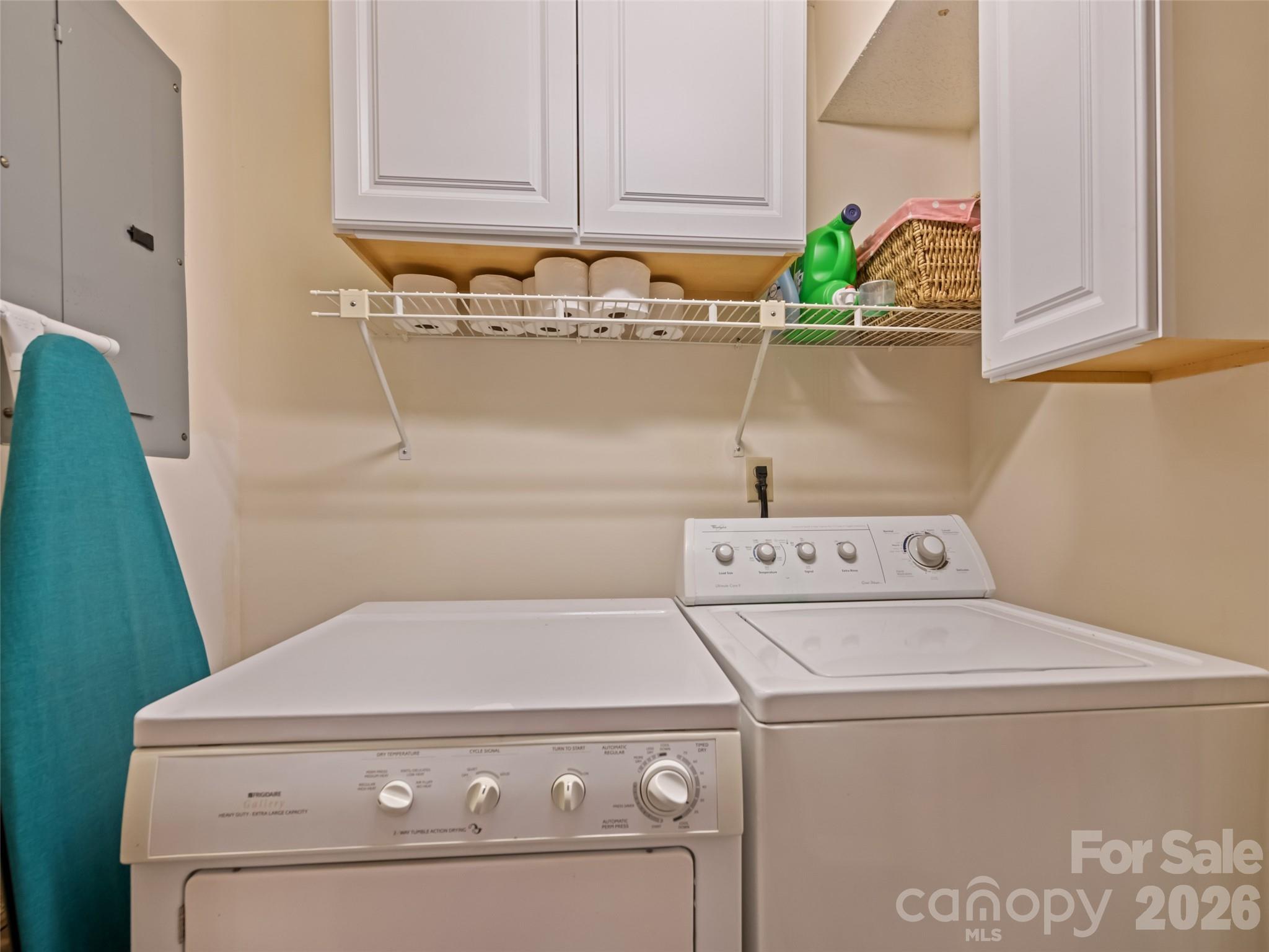 Main Level Laundry - 1401 Fleetwood Plaza, Hendersonville