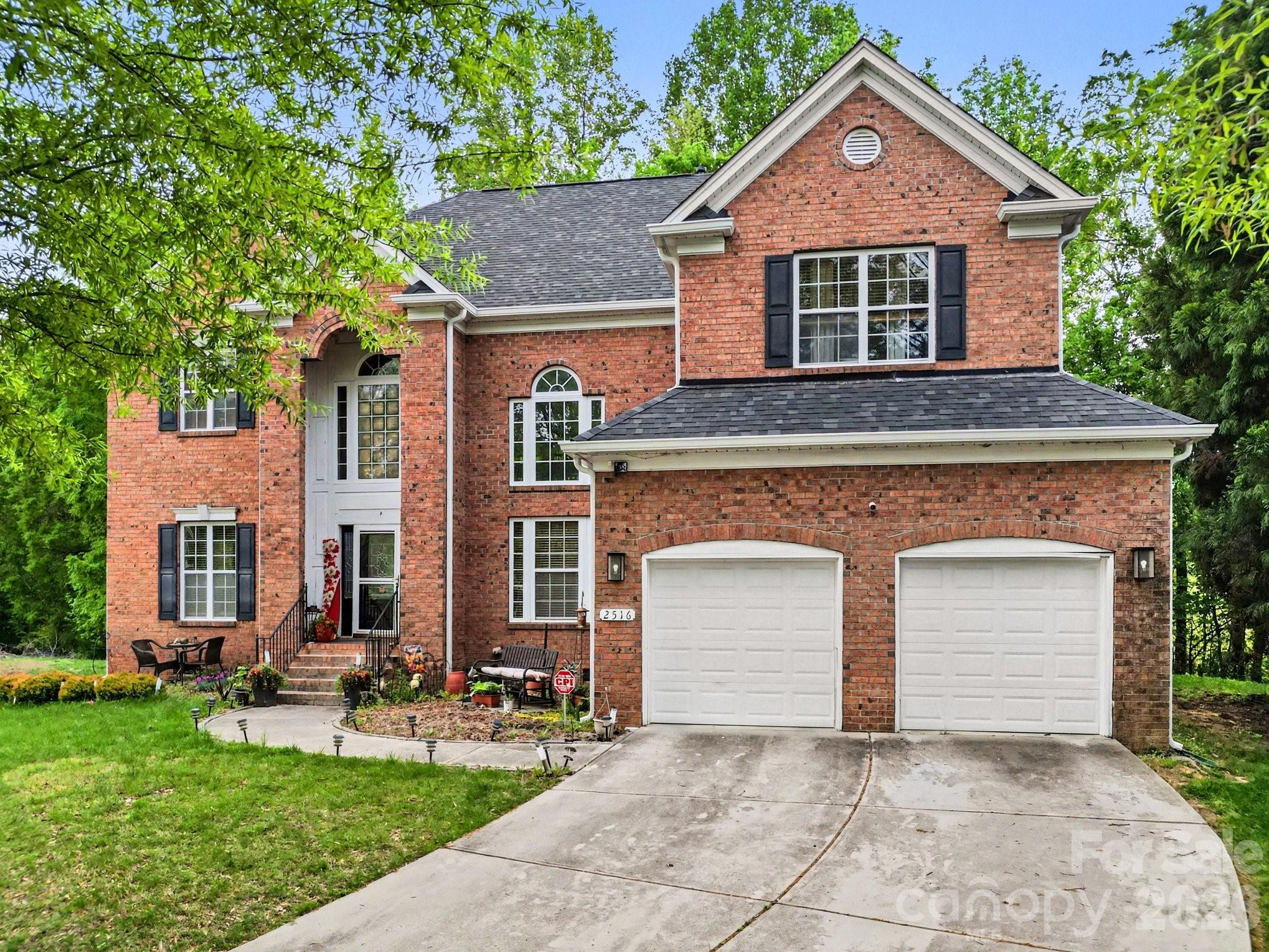 2516 River Oaks Drive