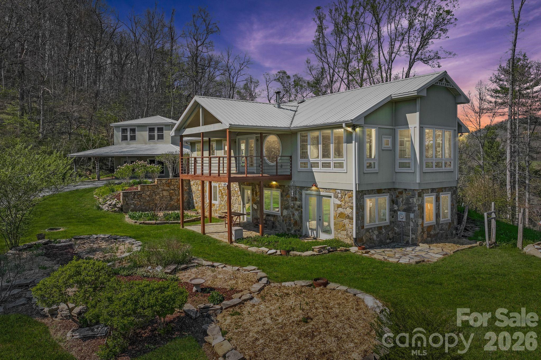 At twilight - 310 Burr Ridge, Marshall