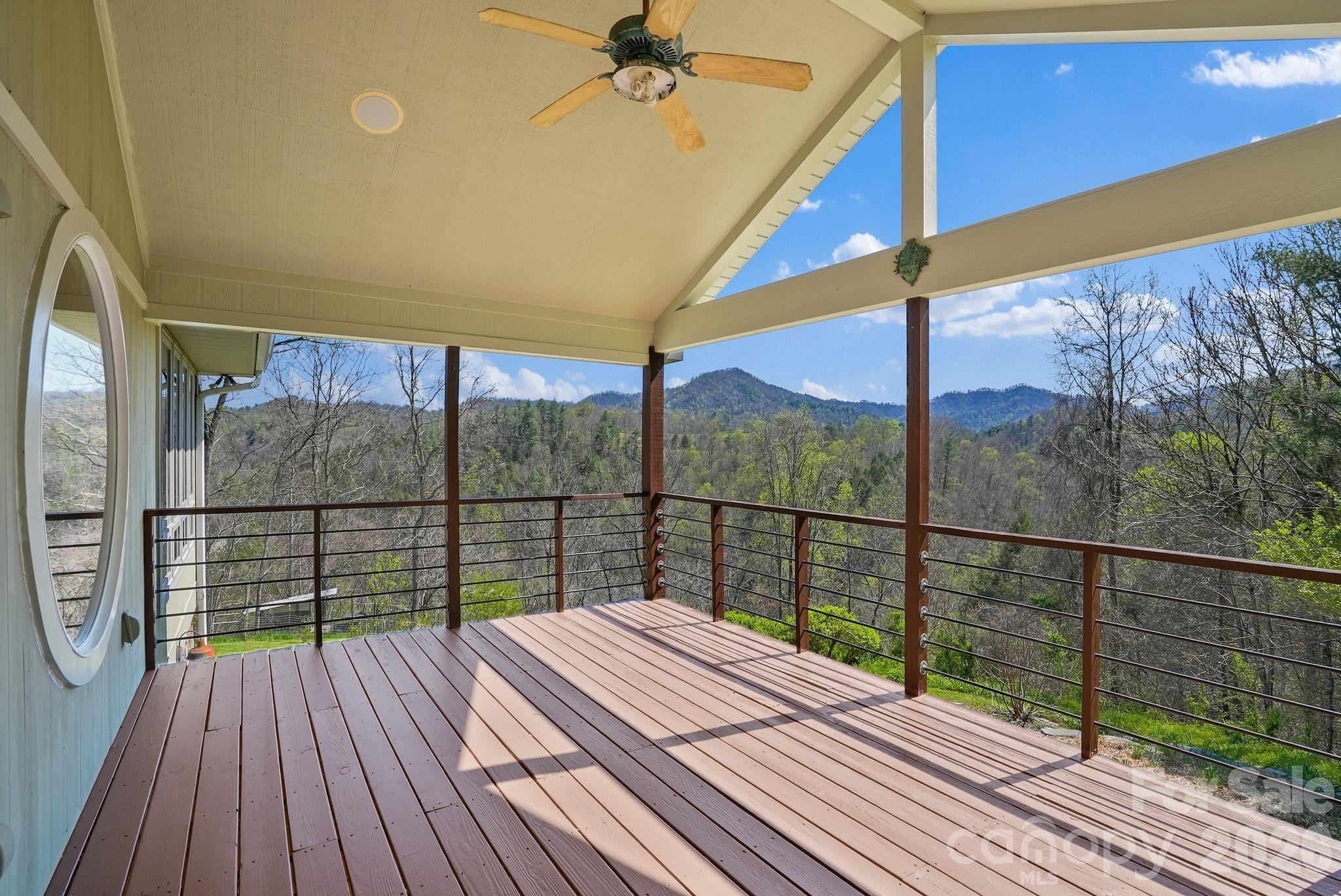 Front porch w/long range mountain views - 310 Burr Ridge, Marshall