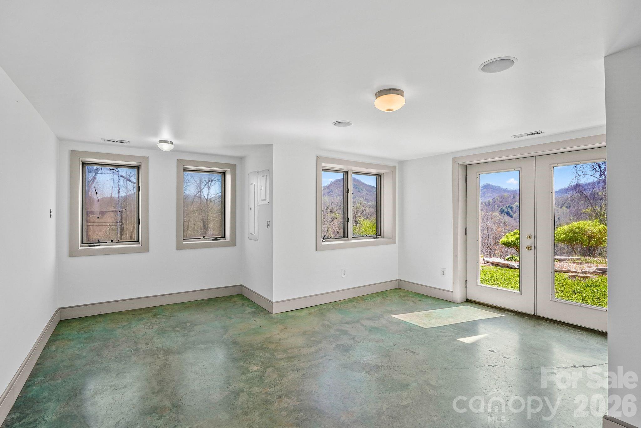 Walk out bedroom or studio - 310 Burr Ridge, Marshall