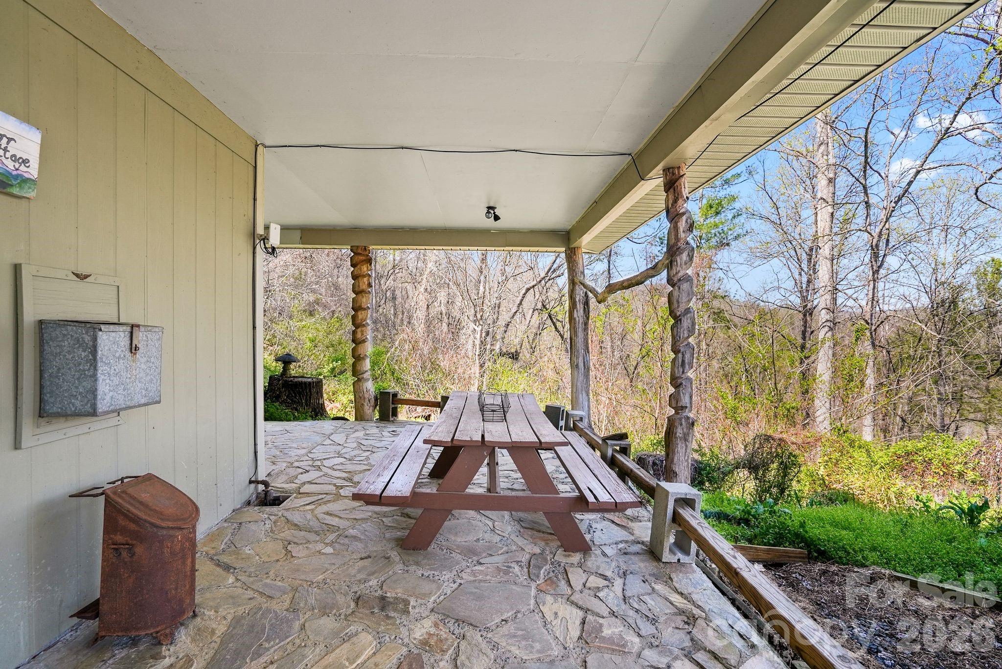 Carriage house wrap around patio - 310 Burr Ridge, Marshall