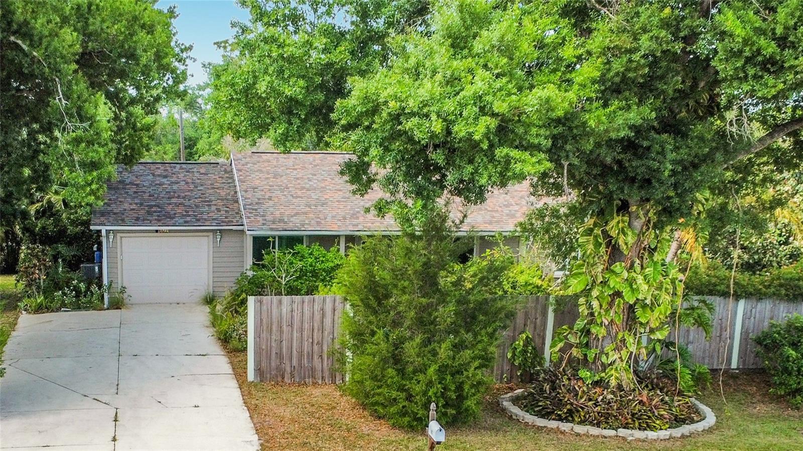 601 E SEMINOLE DR