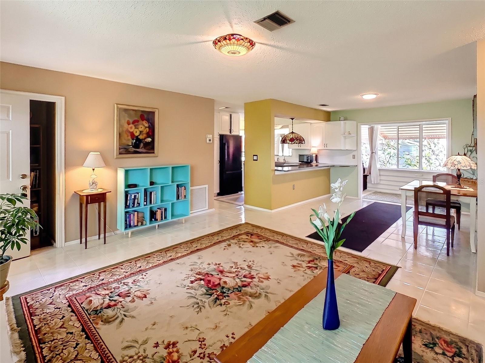 Single Family Residence at 601 E SEMINOLE DR, VENICE, photo 8 of 52