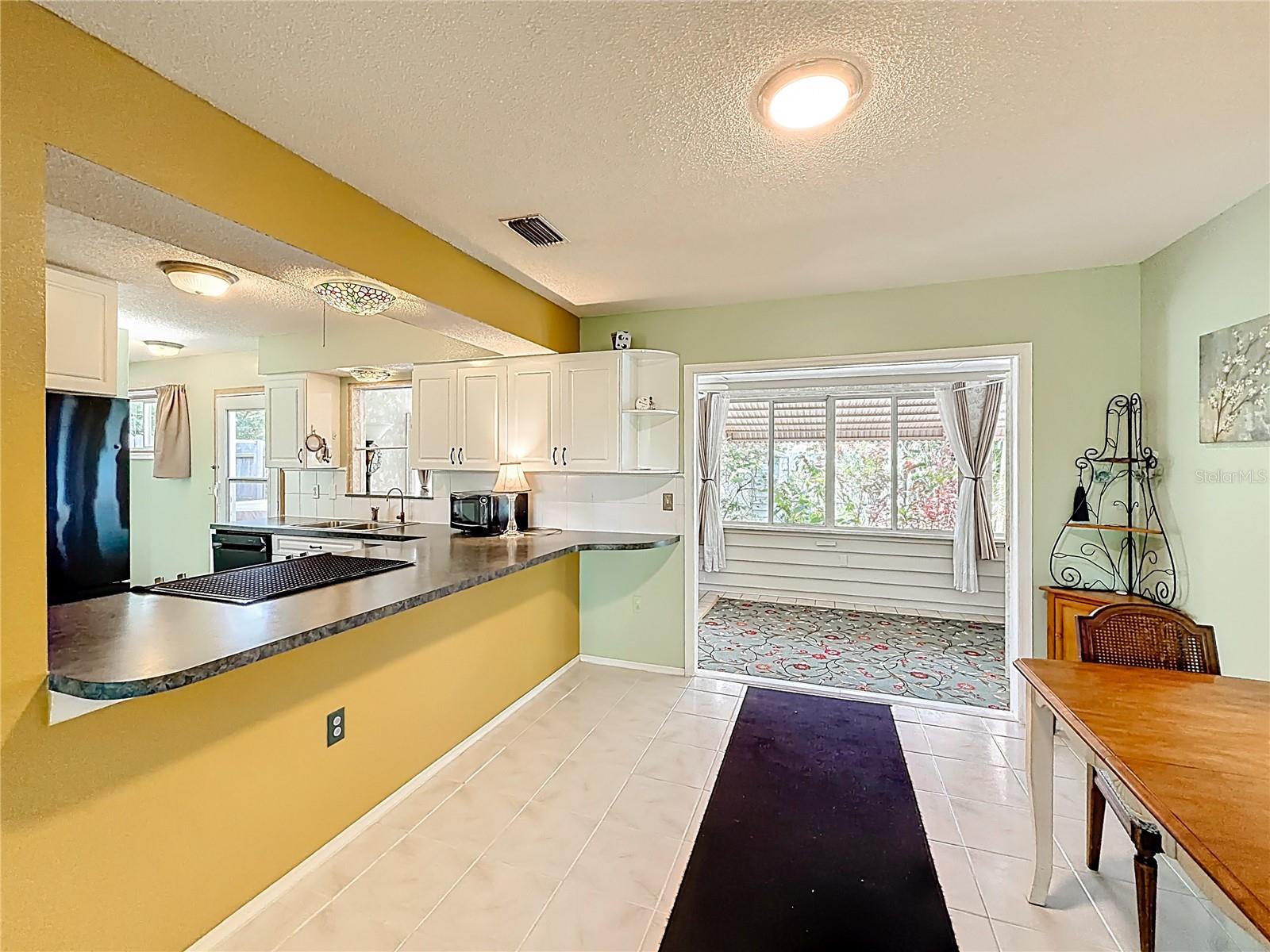 Single Family Residence at 601 E SEMINOLE DR, VENICE, photo 9 of 52
