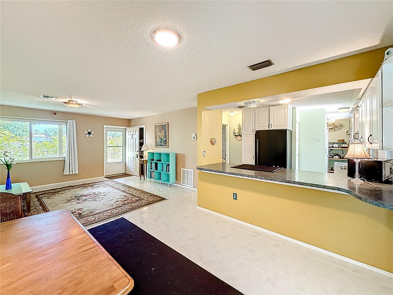 Single Family Residence at 601 E SEMINOLE DR, VENICE, photo 11 of 52