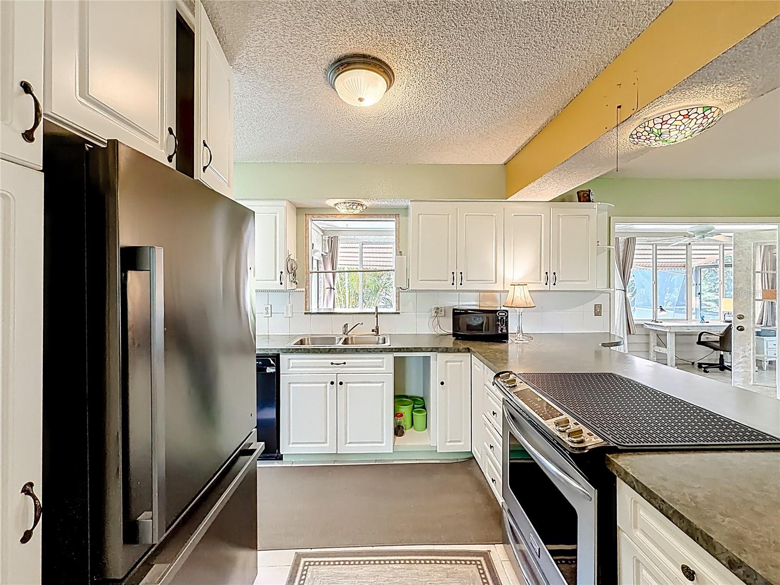 Single Family Residence at 601 E SEMINOLE DR, VENICE, photo 14 of 52