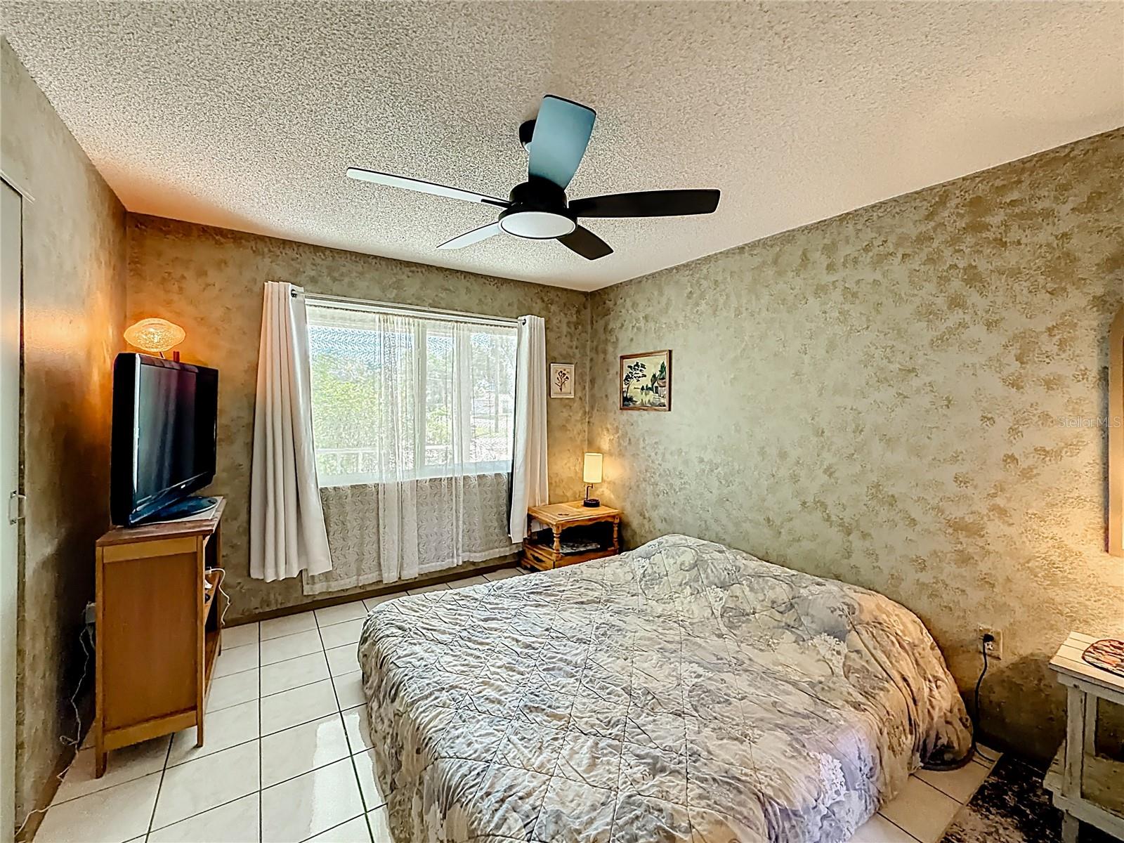 Single Family Residence at 601 E SEMINOLE DR, VENICE, photo 17 of 52
