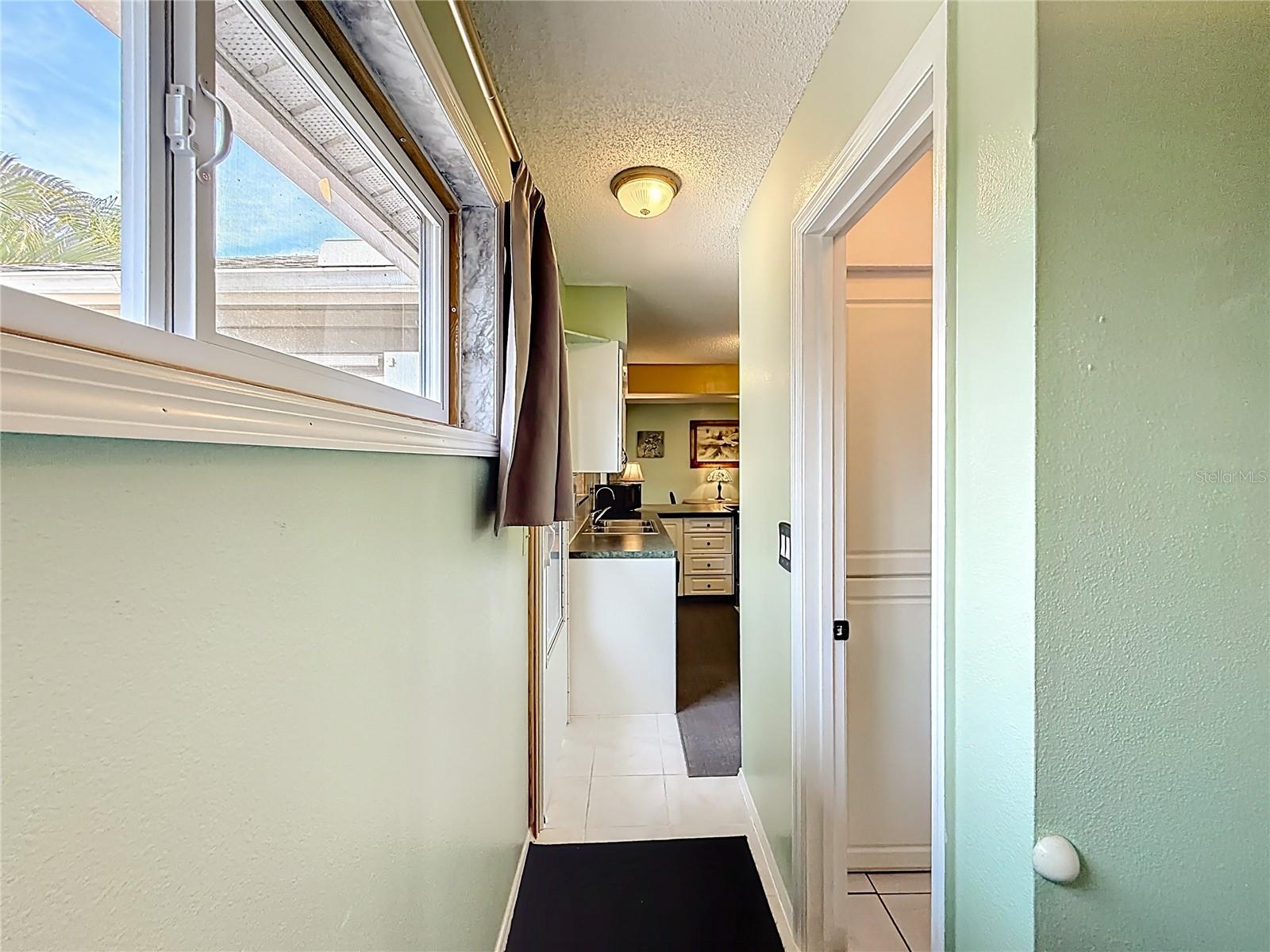 Single Family Residence at 601 E SEMINOLE DR, VENICE, photo 19 of 52