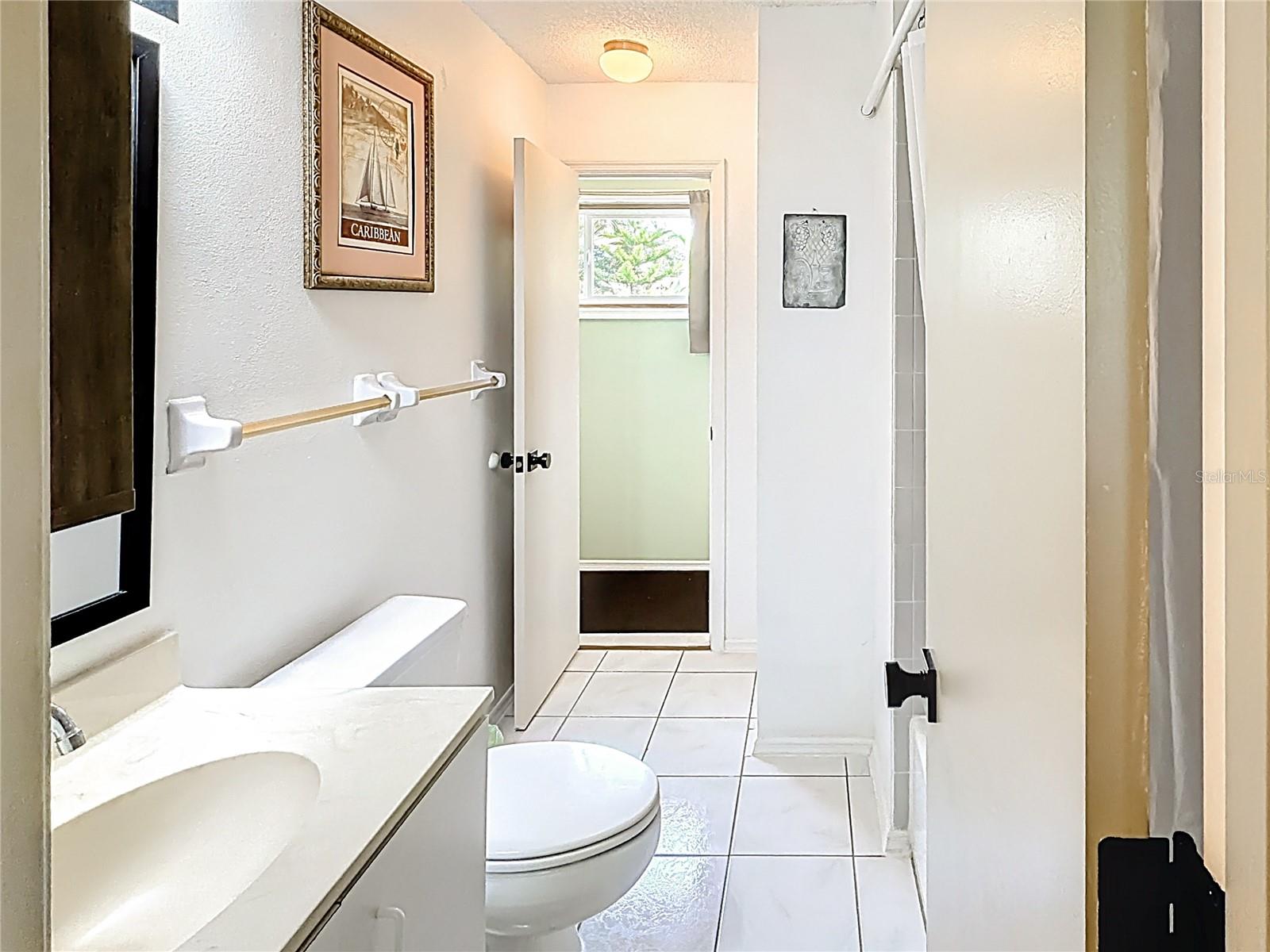Single Family Residence at 601 E SEMINOLE DR, VENICE, photo 21 of 52
