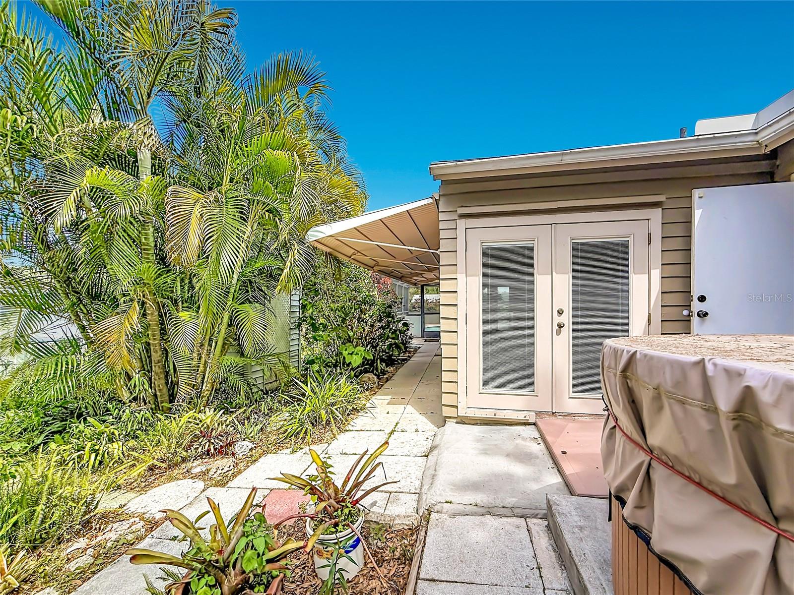 Single Family Residence at 601 E SEMINOLE DR, VENICE, photo 44 of 52