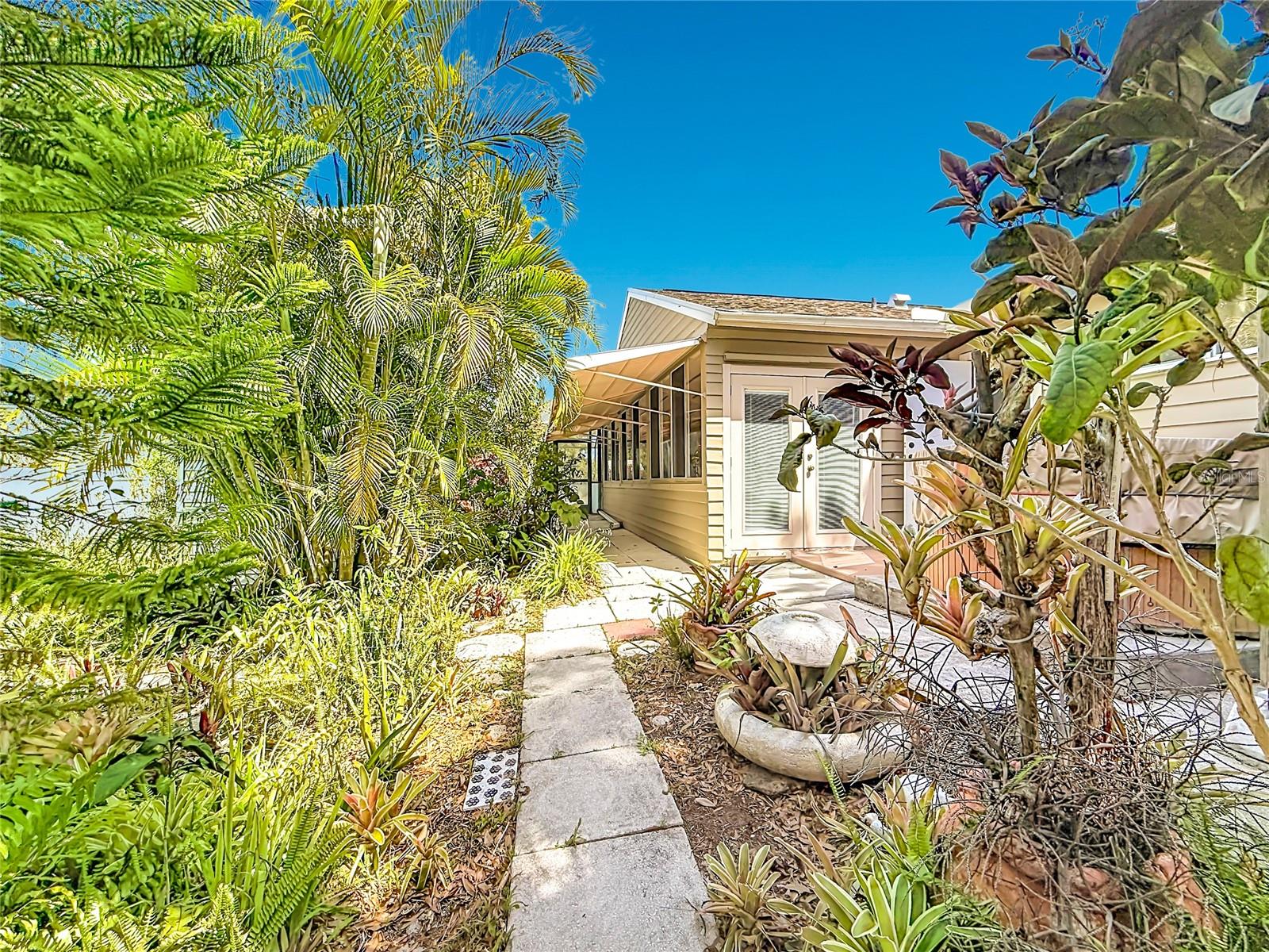 Single Family Residence at 601 E SEMINOLE DR, VENICE, photo 45 of 52