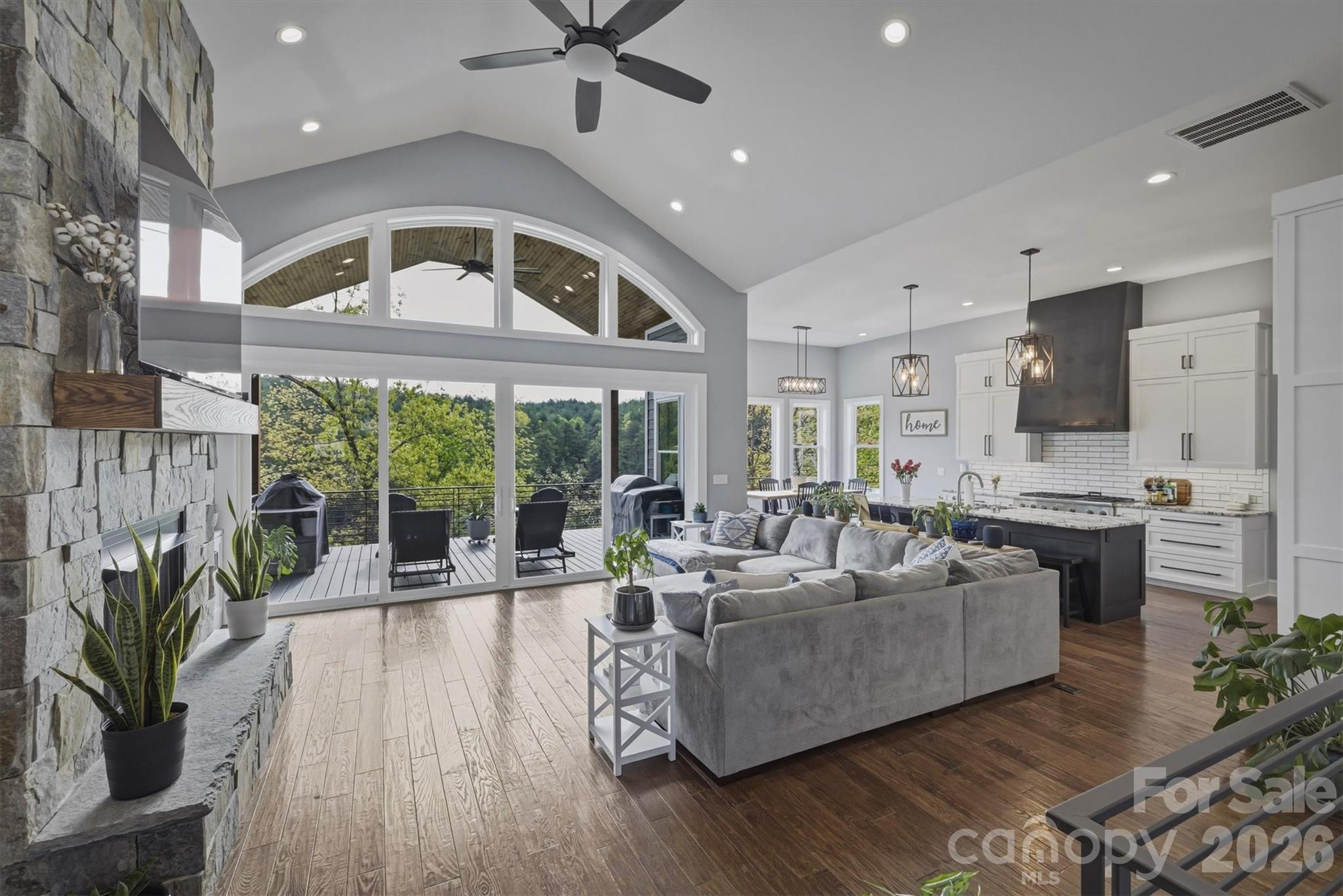 Single Family Residence at 10 Otter Cove Court, Nebo, photo 3 of 48
