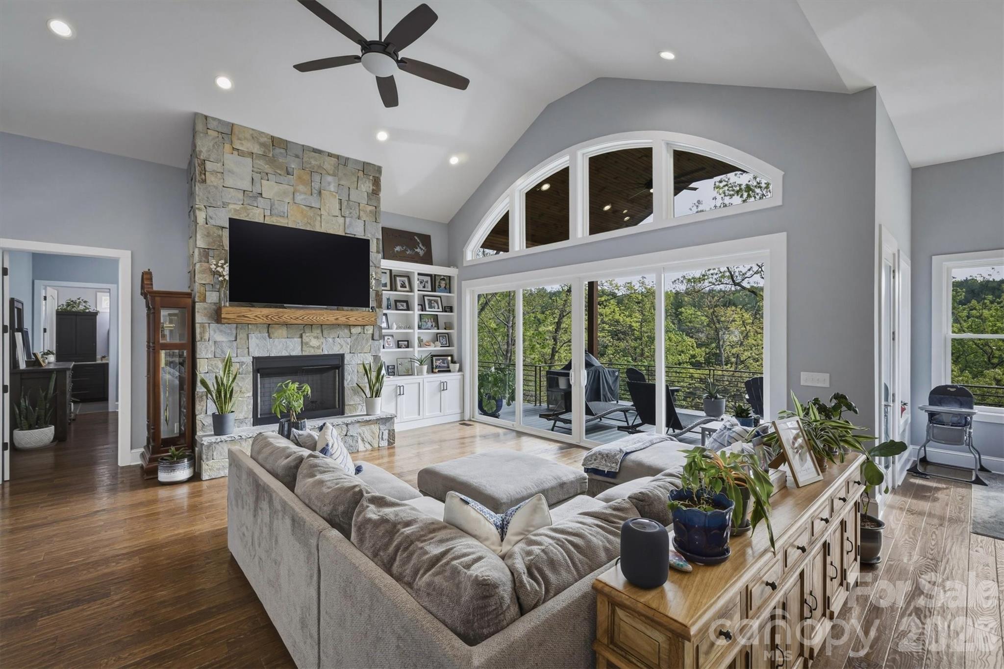 Single Family Residence at 10 Otter Cove Court, Nebo, photo 4 of 48