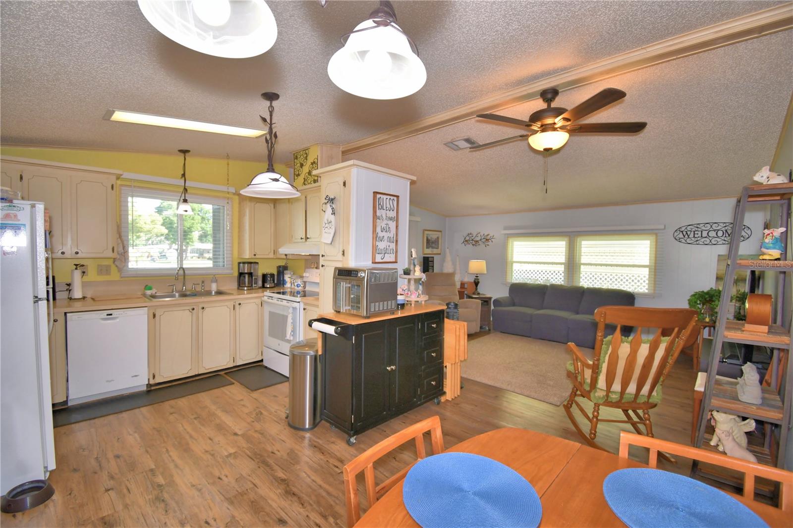 Manufactured Home at 447 VILLAGE CIR SW, WINTER HAVEN, photo 15 of 48