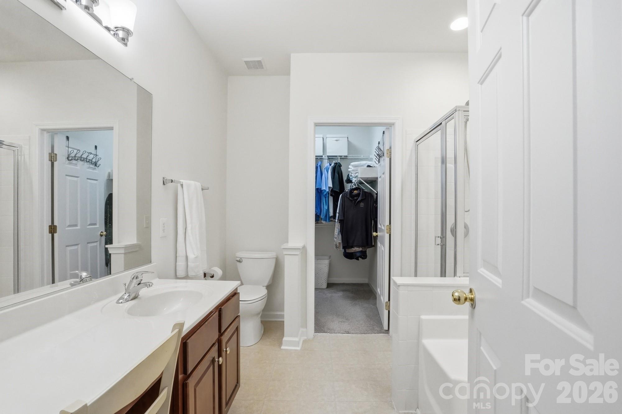 Primary Ensuite Bathroom & Walk-in Closet - 225 Horizon Circle, Rock Hill