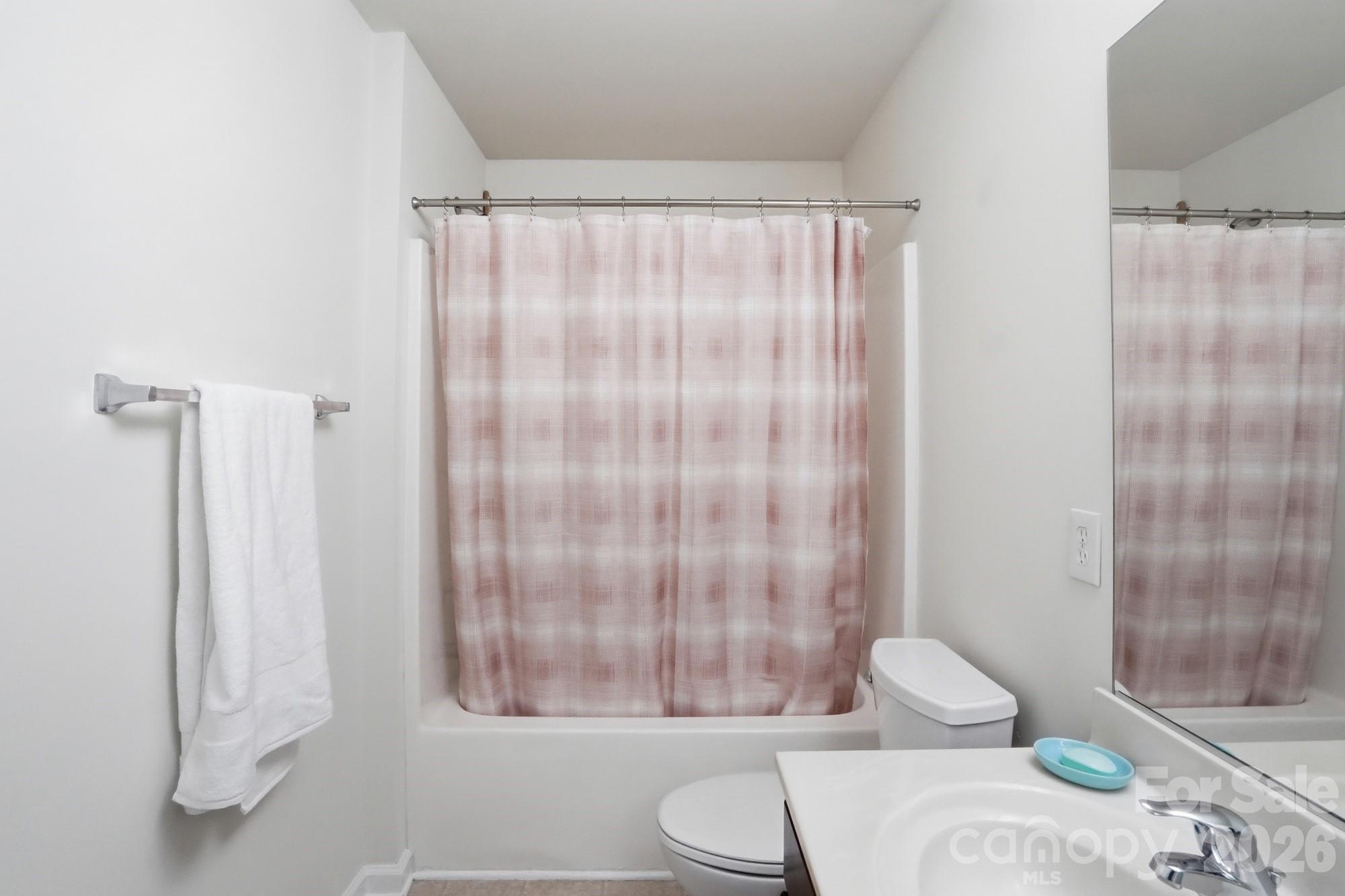Full Bathroom Upstairs - 225 Horizon Circle, Rock Hill