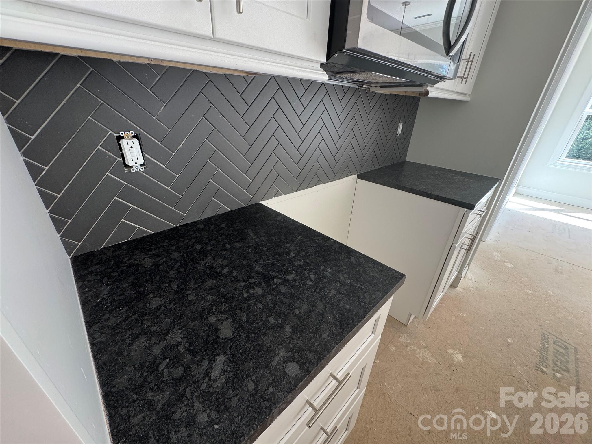 Tile Backsplash w/ Leathered Granite - 417 W Westview Street, Gastonia