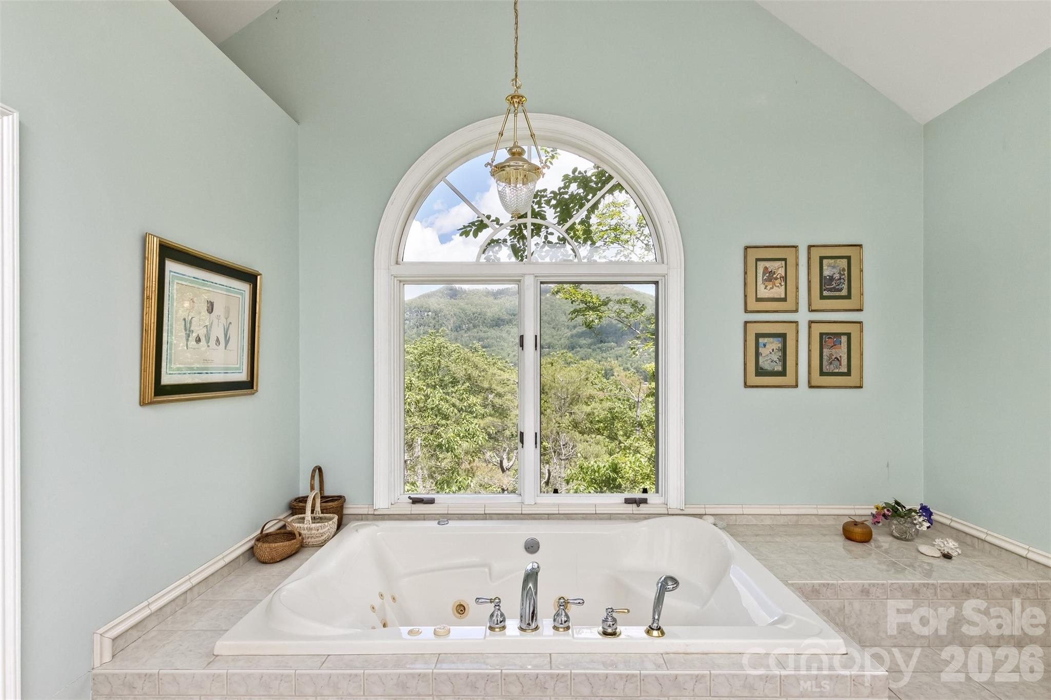Ensuite jacuzzi with Views! - 25 Windsong Drive, Fairview