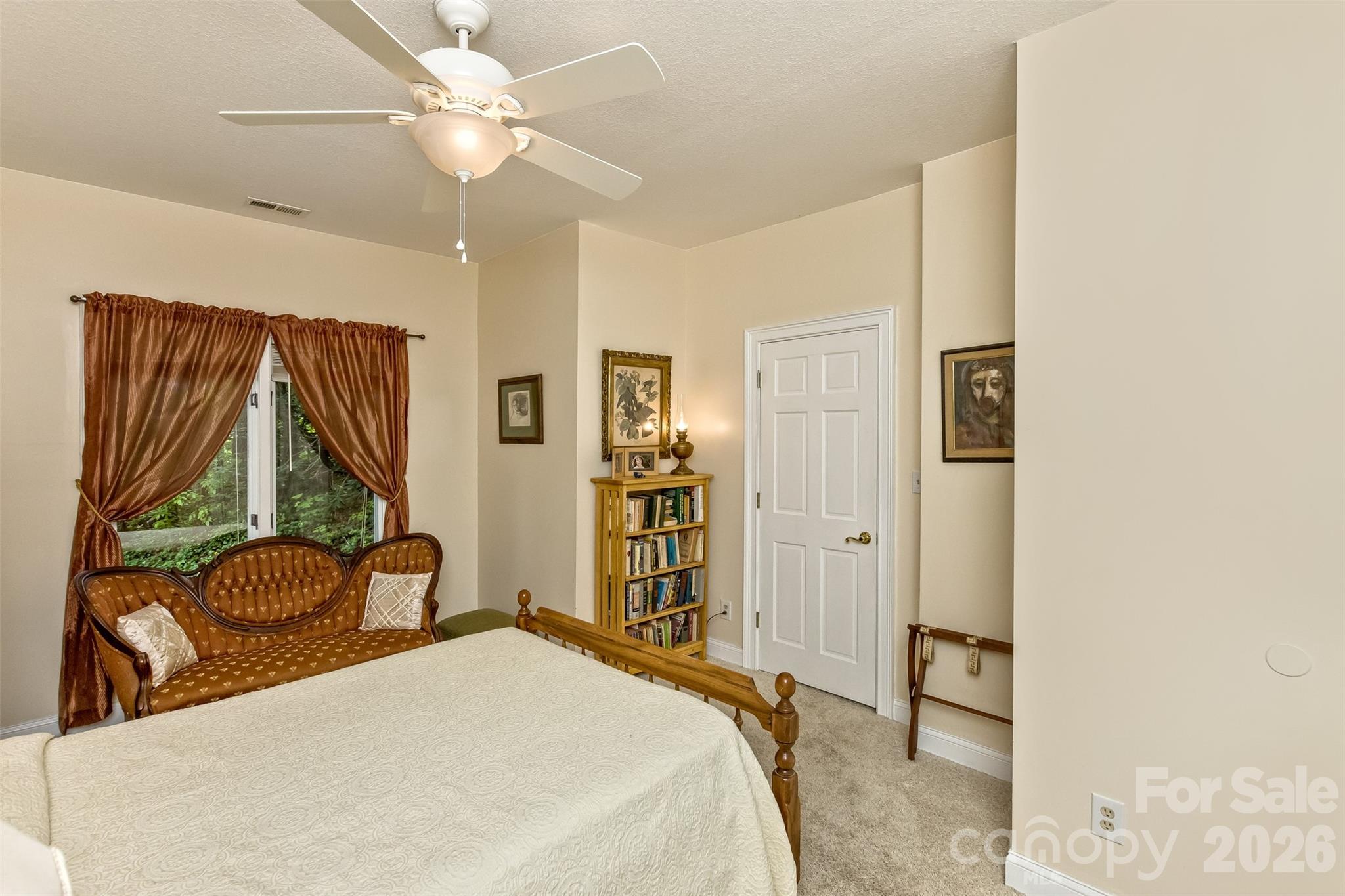 Walk In Closet in Bedroom 3 - 25 Windsong Drive, Fairview