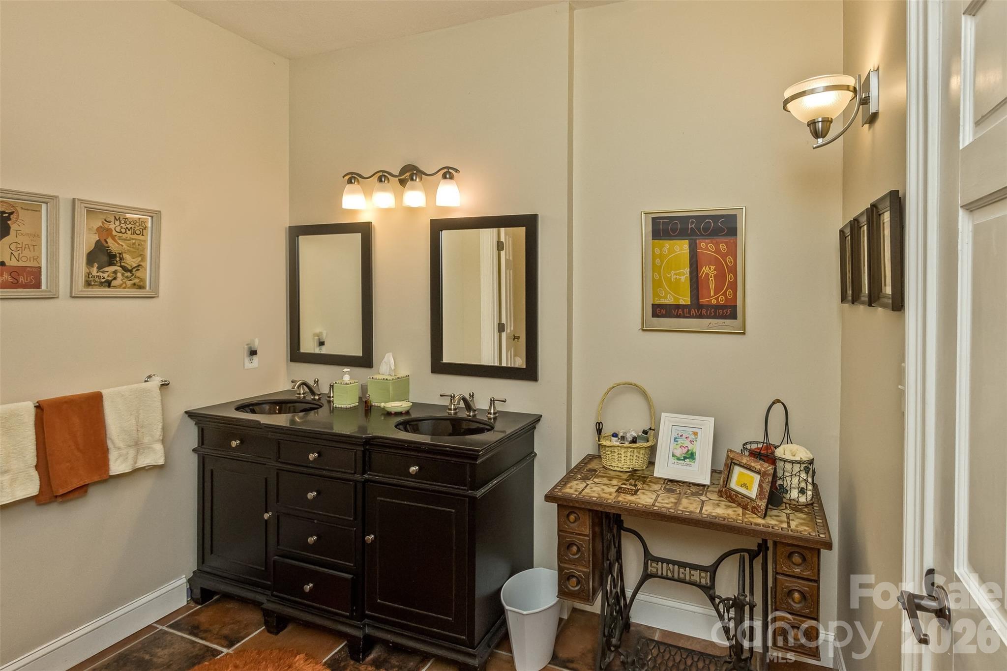 Lower level bathroom - 25 Windsong Drive, Fairview