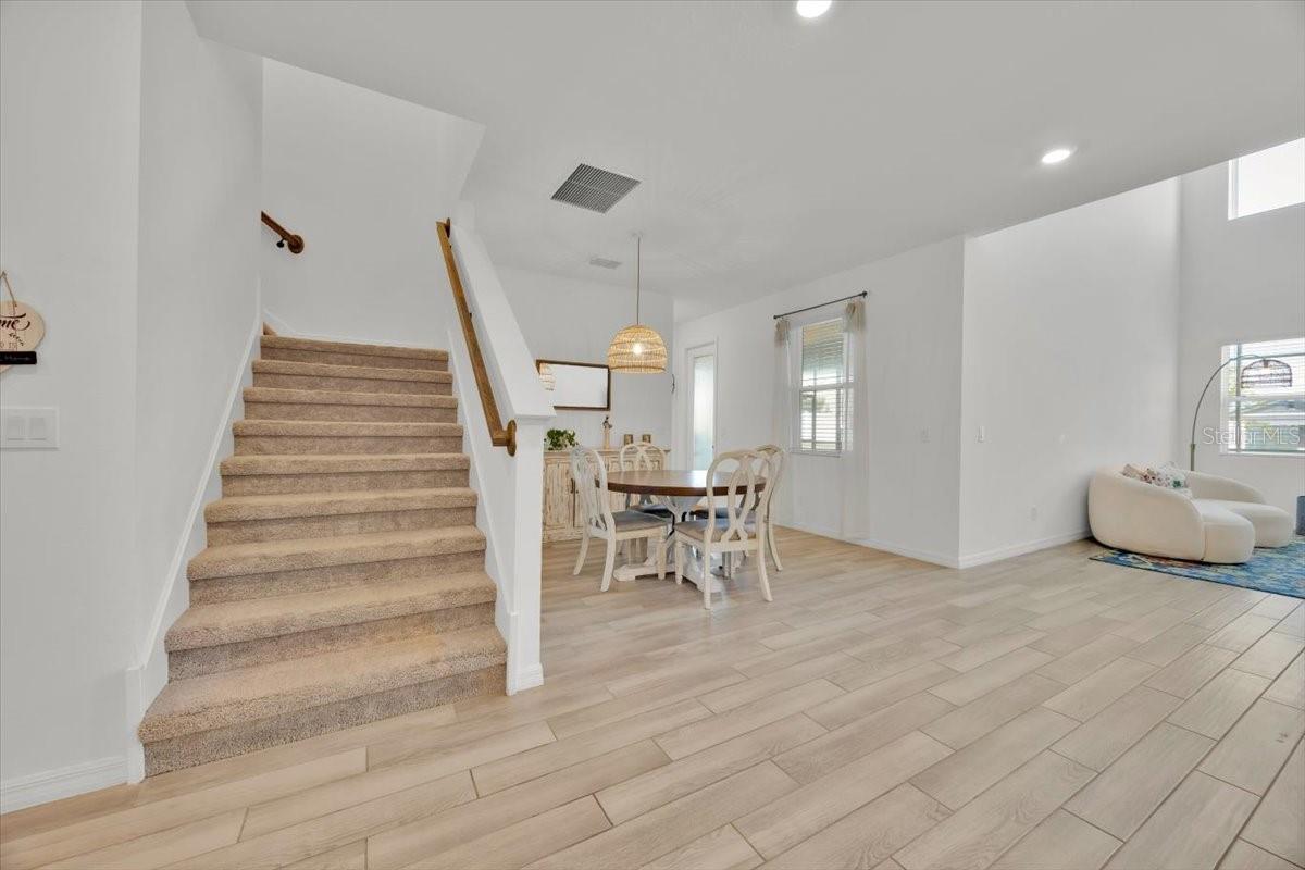 Nook with staircase - 2342 LANCASHIRE ST, DAVENPORT