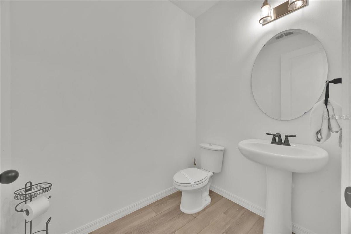 Powder Bath - 2342 LANCASHIRE ST, DAVENPORT