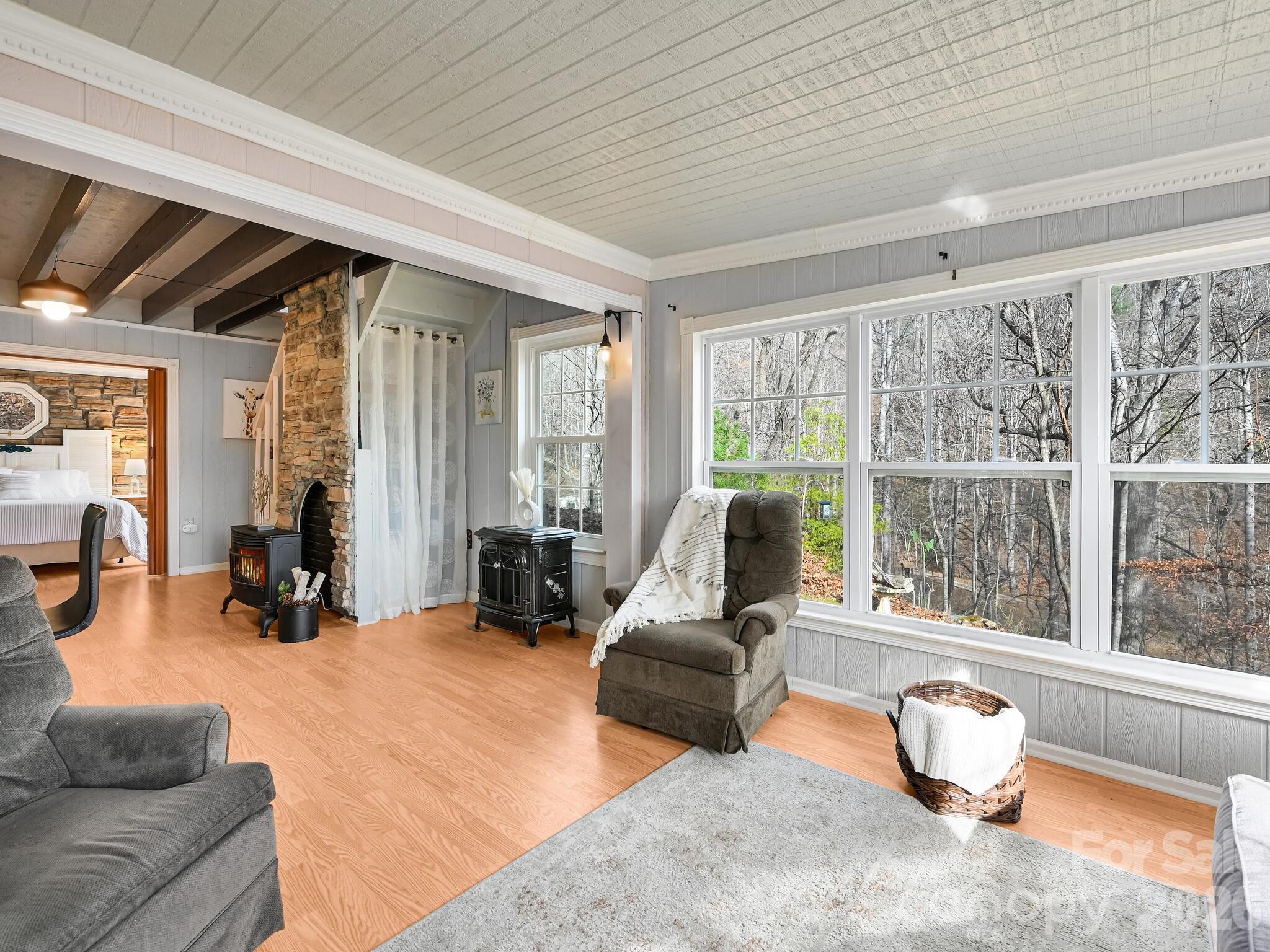 Easy Maintenance Laminate Flooring - 90 Davidson Gap Road, Leicester