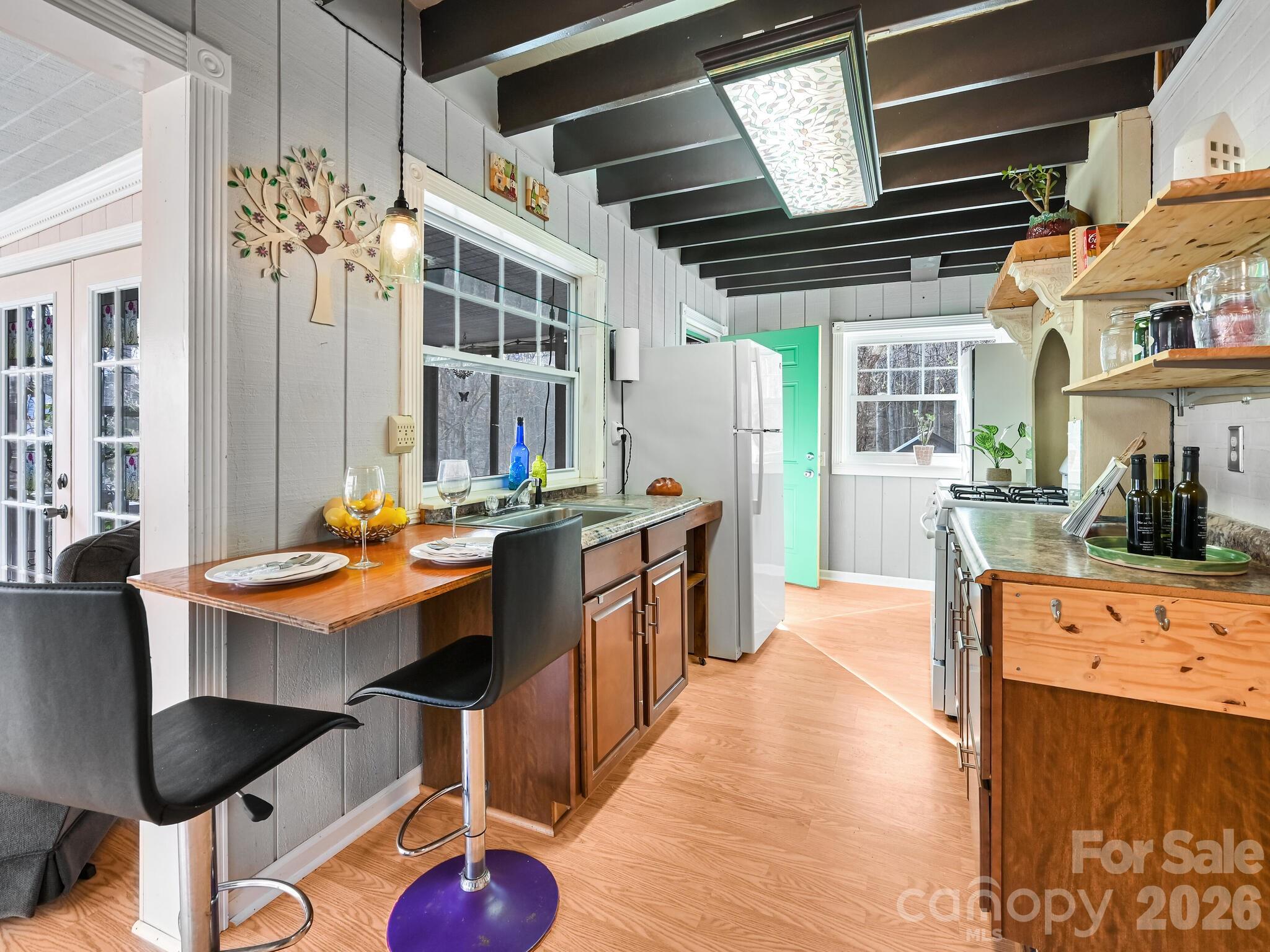 Bright Kitchen - 90 Davidson Gap Road, Leicester