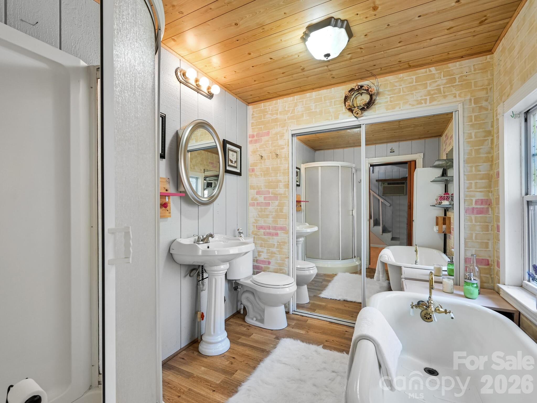 Bright Bath - 90 Davidson Gap Road, Leicester