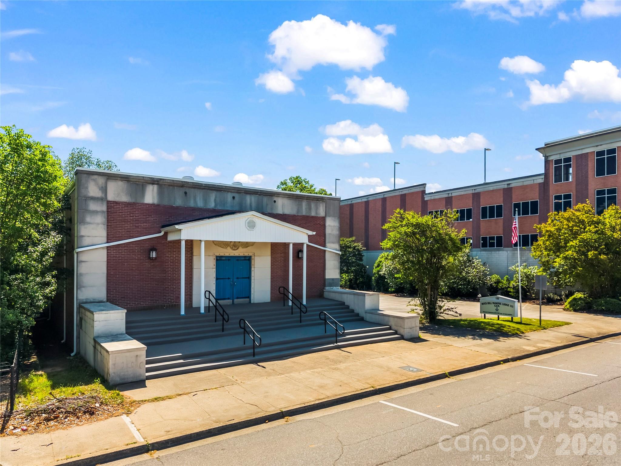 130 Elizabeth Lane N