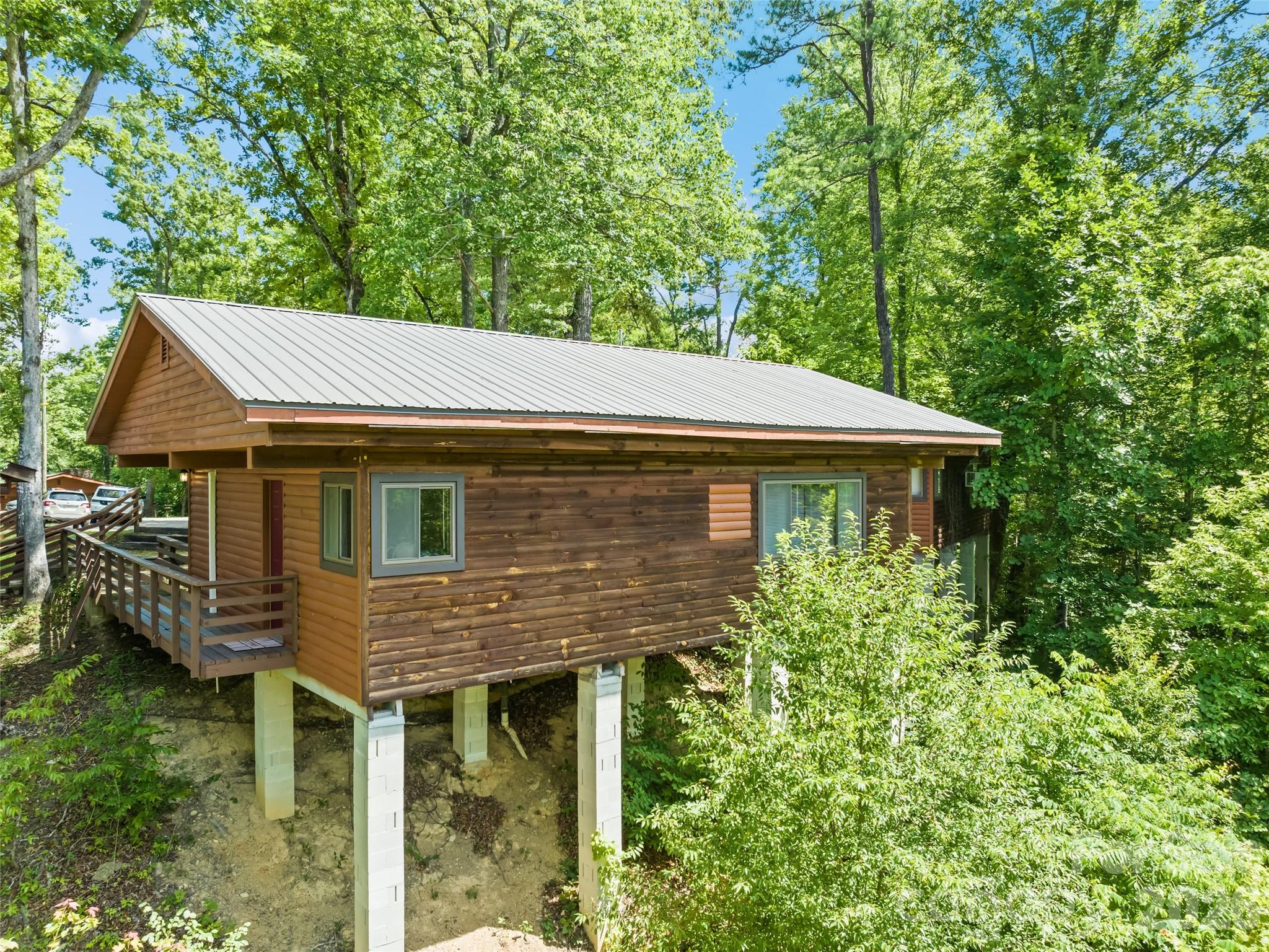 Single Family Residence at 299 Blue Ridge Parkway, Bryson City, photo 2 of 27
