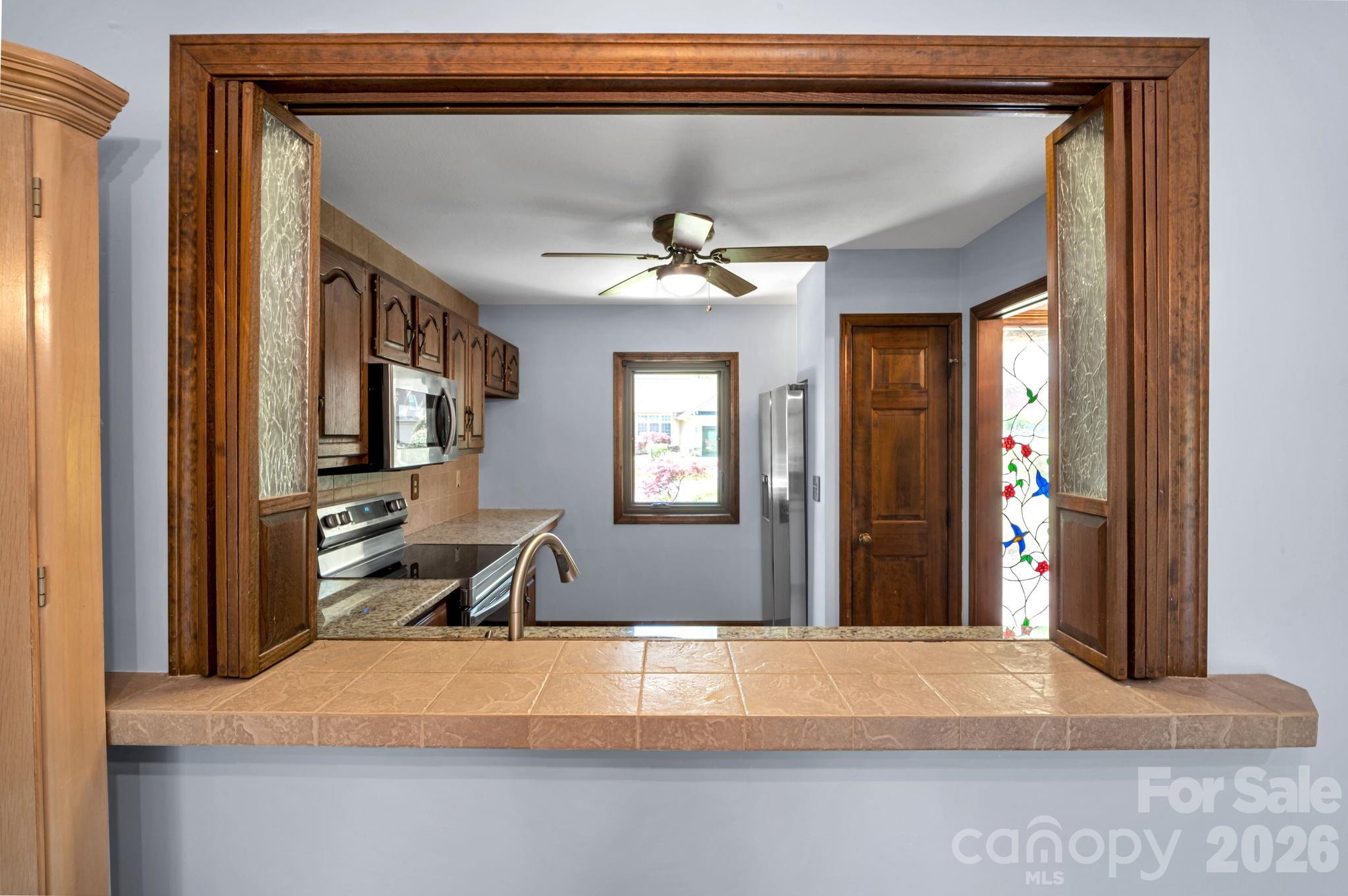 Breakfast Bar - 3104 Cove Loop Road, Hendersonville