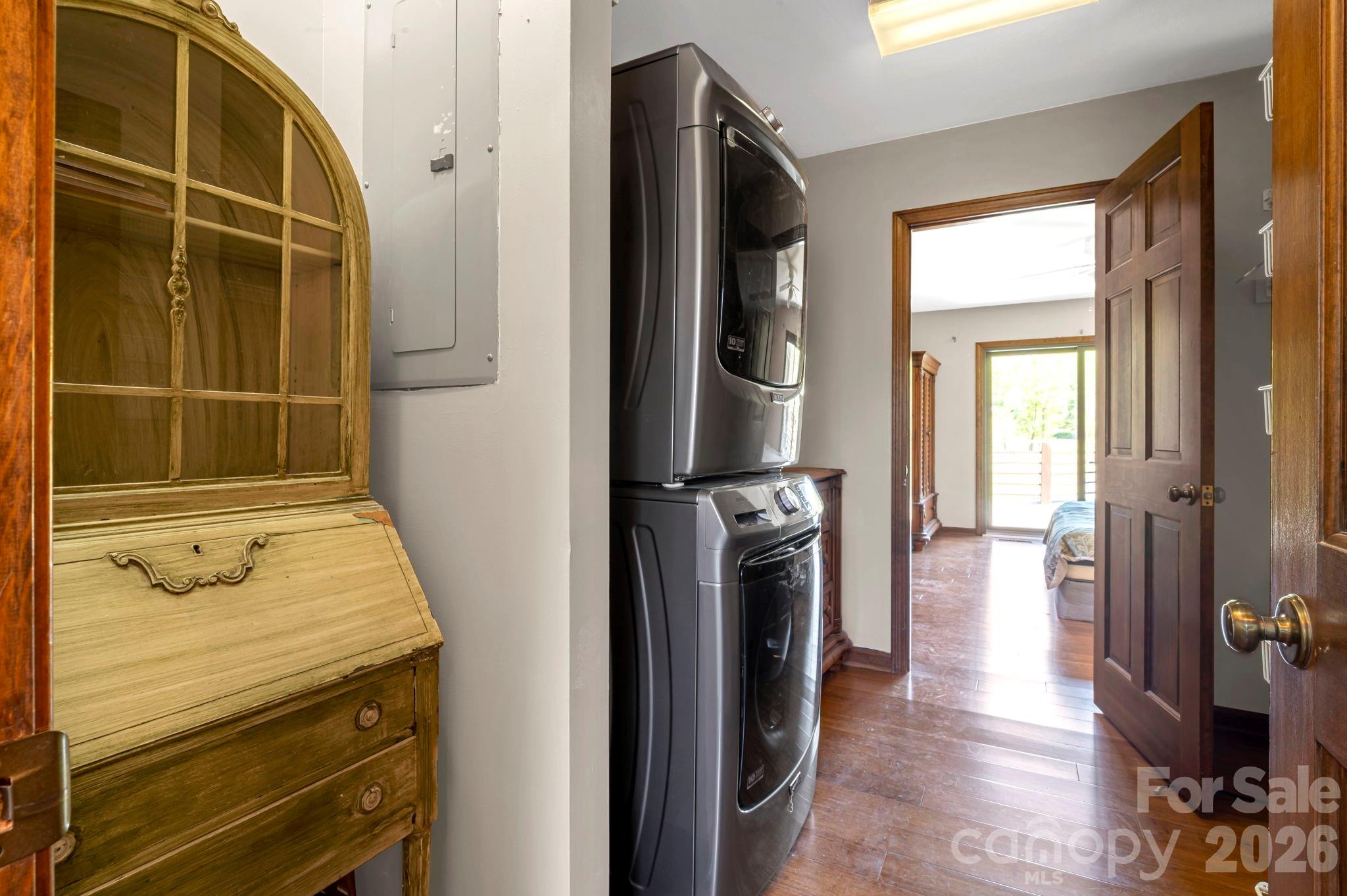 Laundry/Walk in Closet - 3104 Cove Loop Road, Hendersonville