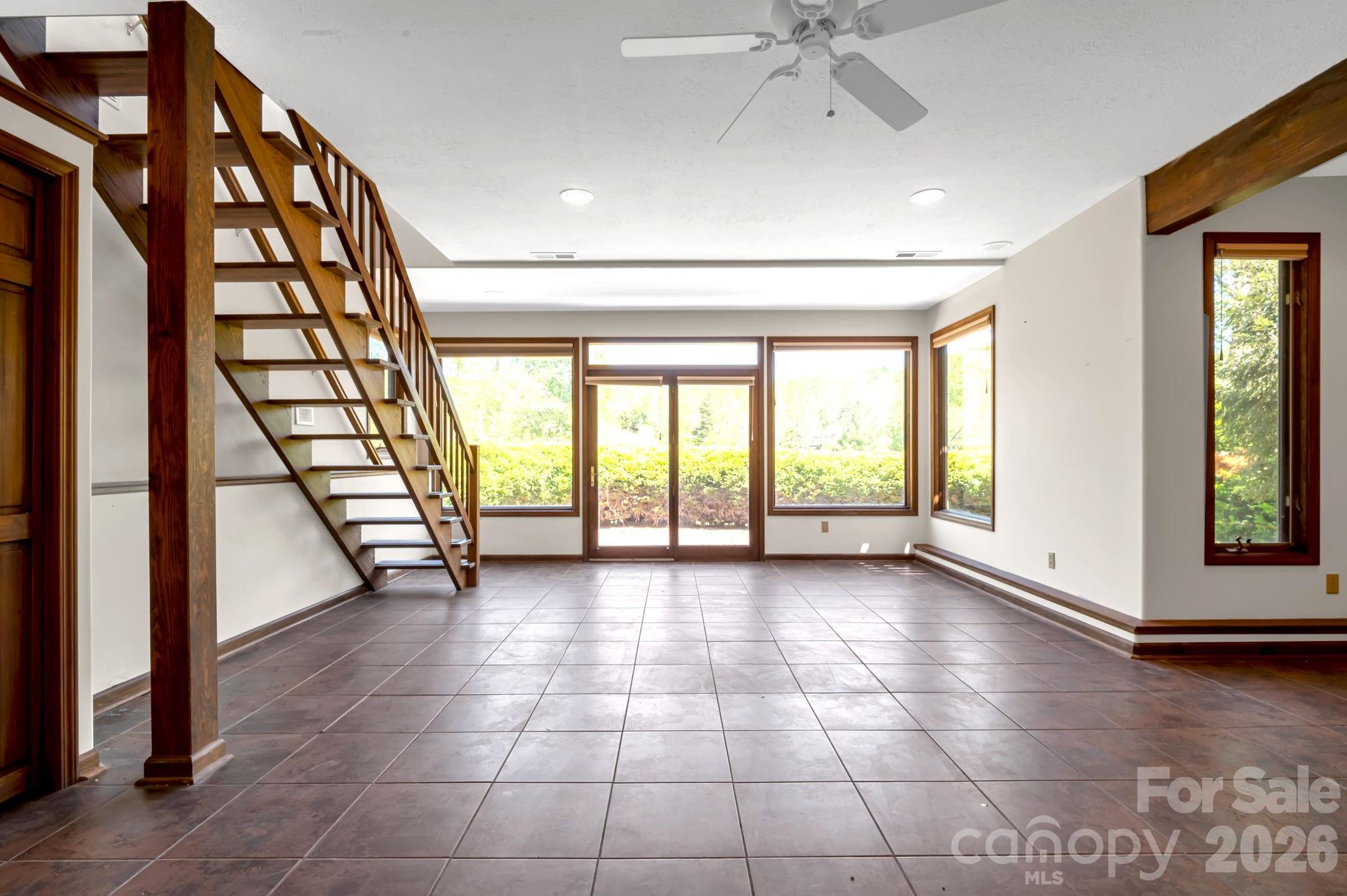 Expansive recreation room ideal for hosting or relaxing - 3104 Cove Loop Road, Hendersonville