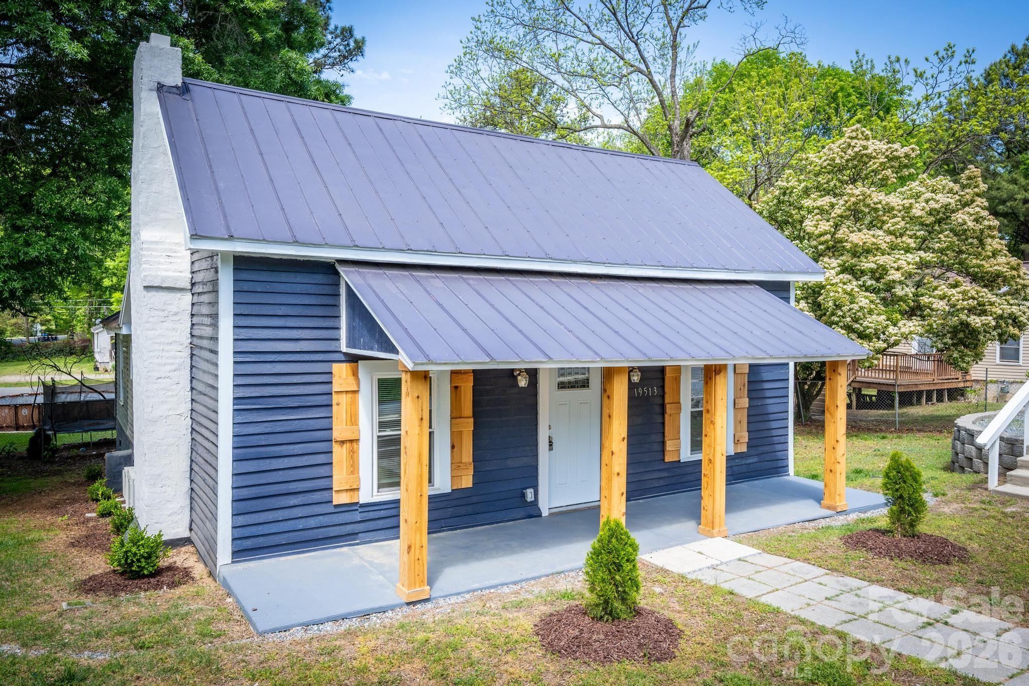 Covered Front Porch - 19513 Meridian Street, Cornelius