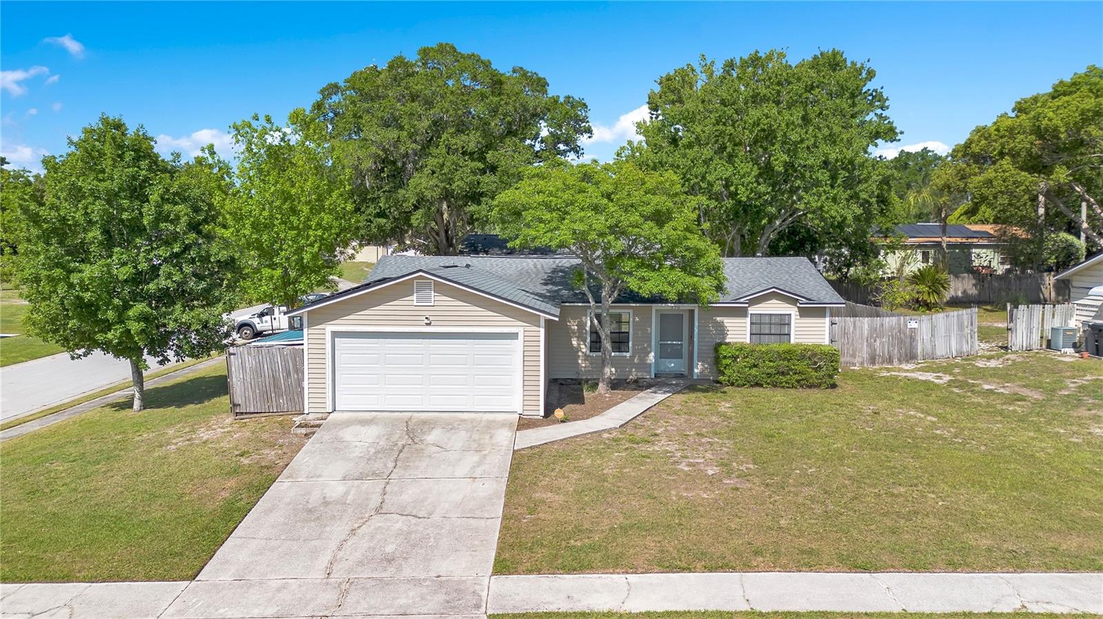 Front of Home - 370 N LAKE AVE, APOPKA