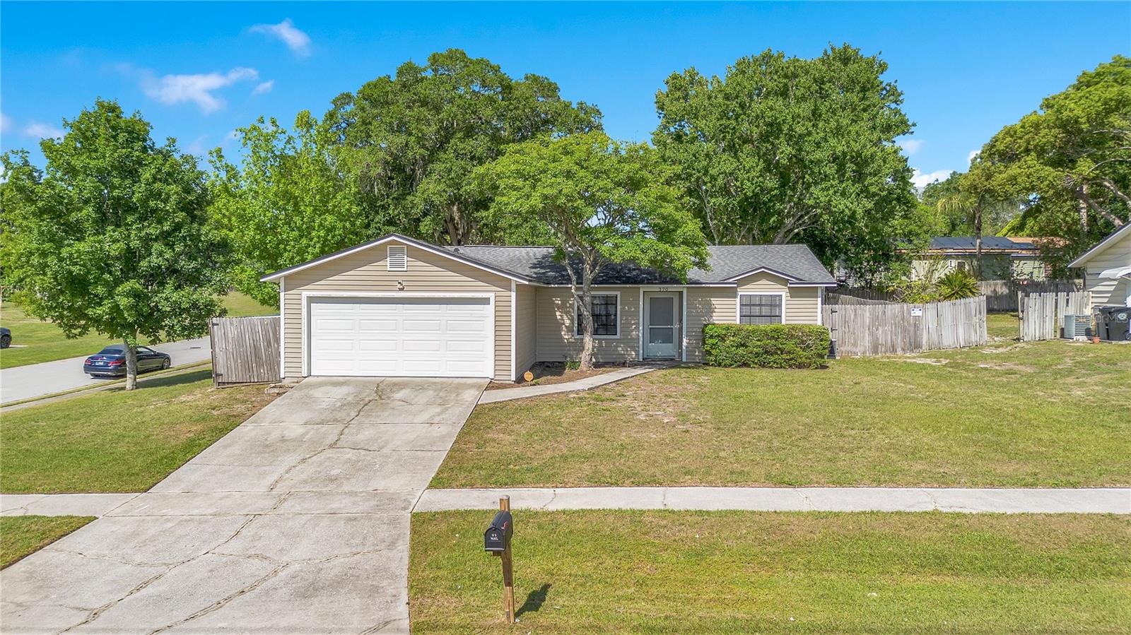 Front of Home - 370 N LAKE AVE, APOPKA