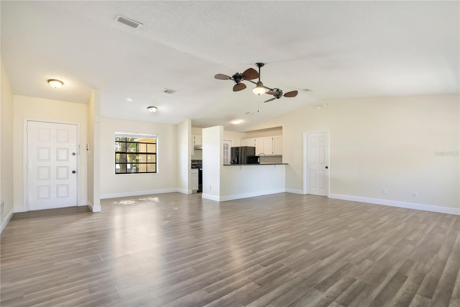 Great Room view of Kitchen and Dining area - 370 N LAKE AVE, APOPKA
