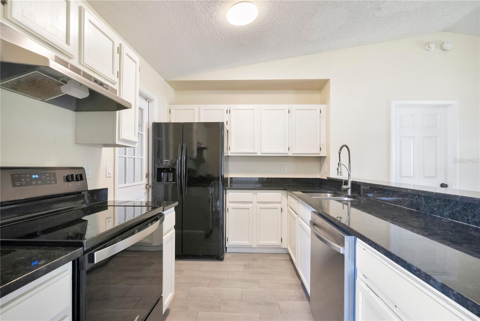 Kitchen - 370 N LAKE AVE, APOPKA